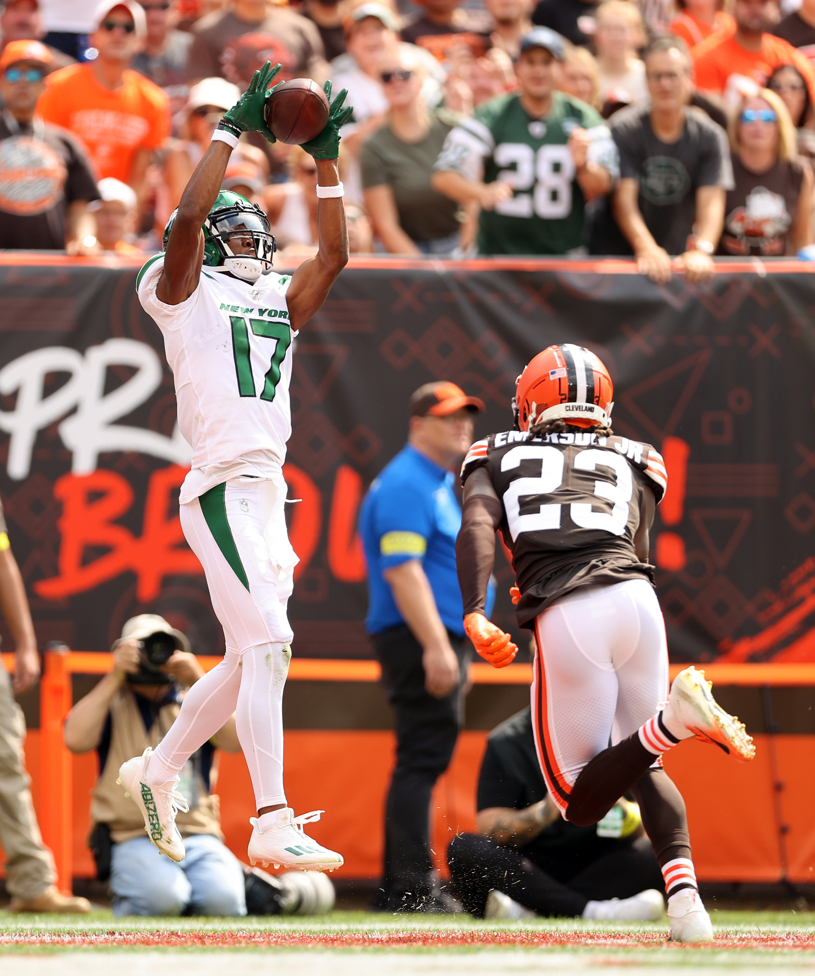 New York Jets wide receiver Garrett Wilson (17) warms up before taking on  the Miami Dolphins during an NFL football game Sunday, Oct. 9, 2022, in  East Rutherford, N.J. (AP Photo/Adam Hunger