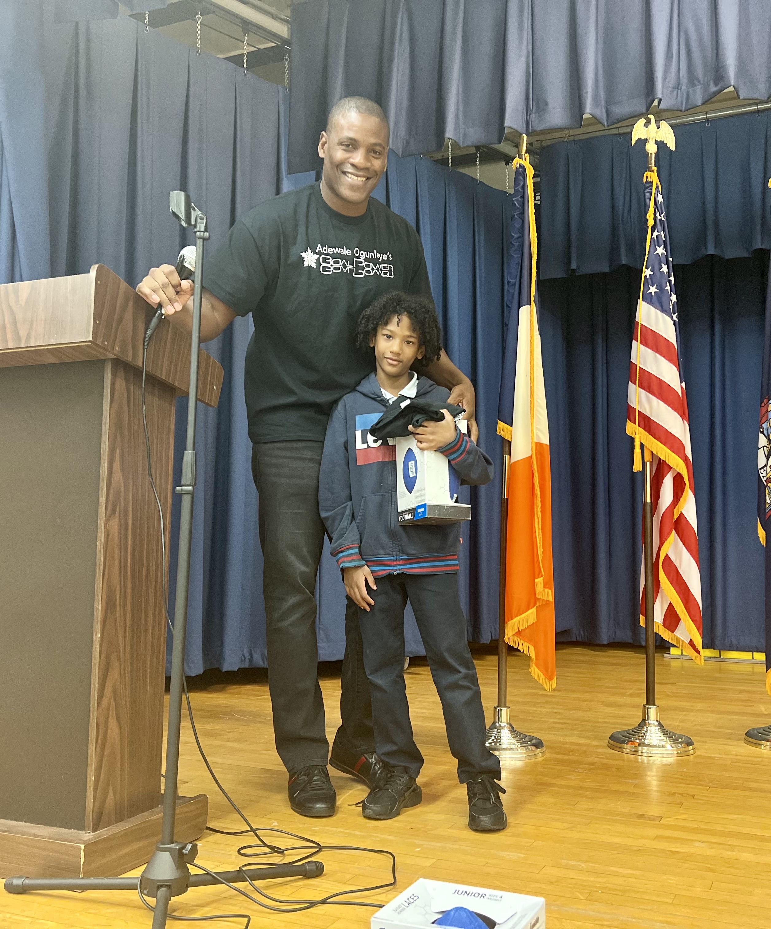 Staten Island native and former NFL all-pro Adewale Ogunleye returns for  annual turkey giveaway 