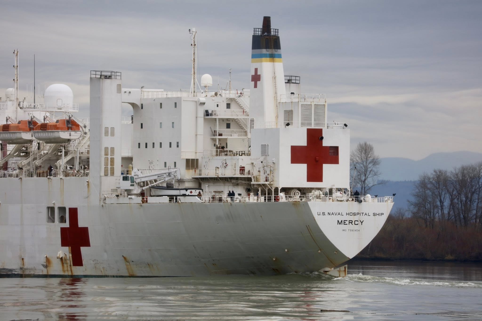 USNS Mercy, 1,000 bed floating hospital, arrives in Portland for ...