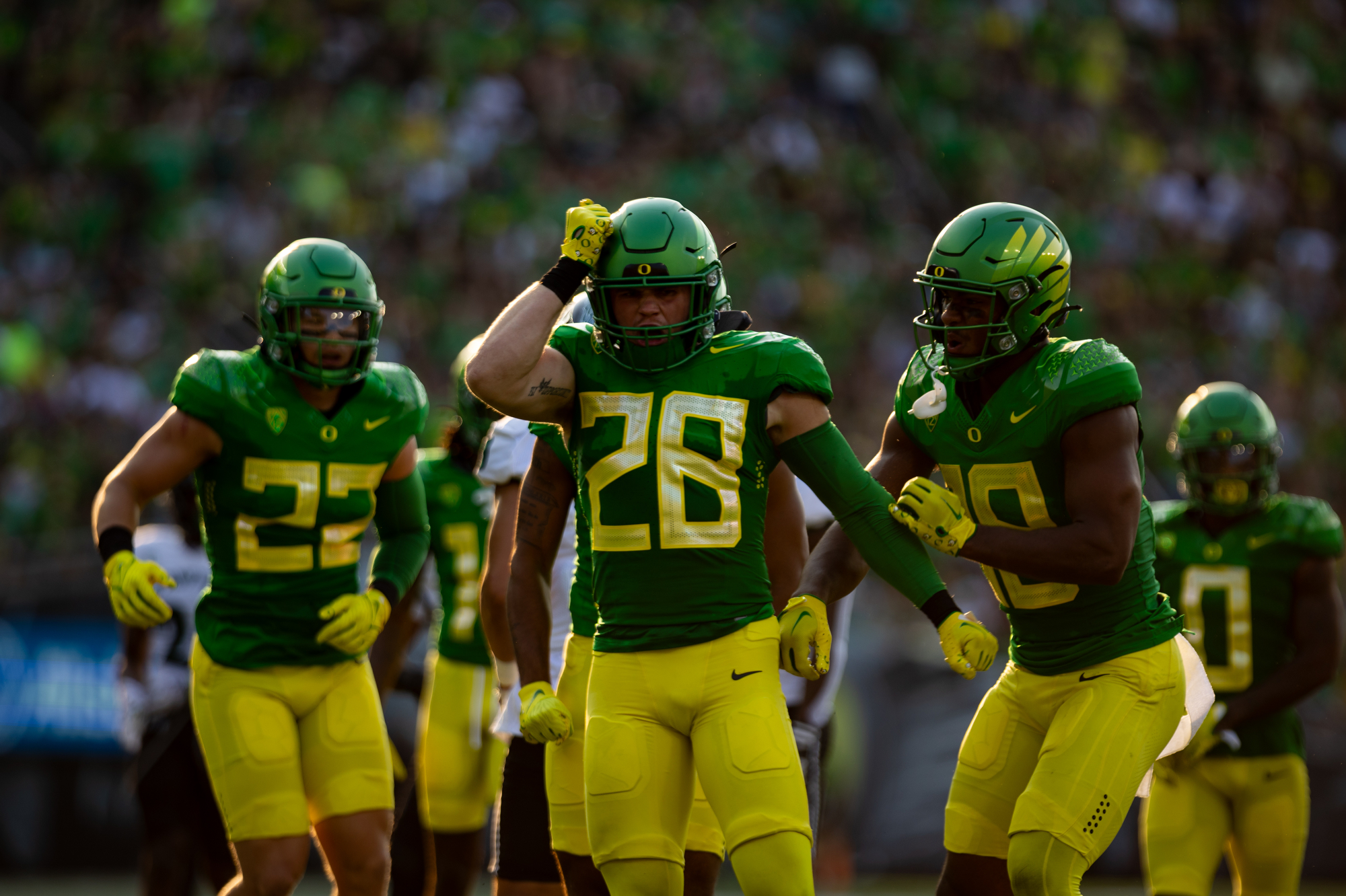 Bo Nix throws 3 TD passes, Oregon routs Hawaii 55-10