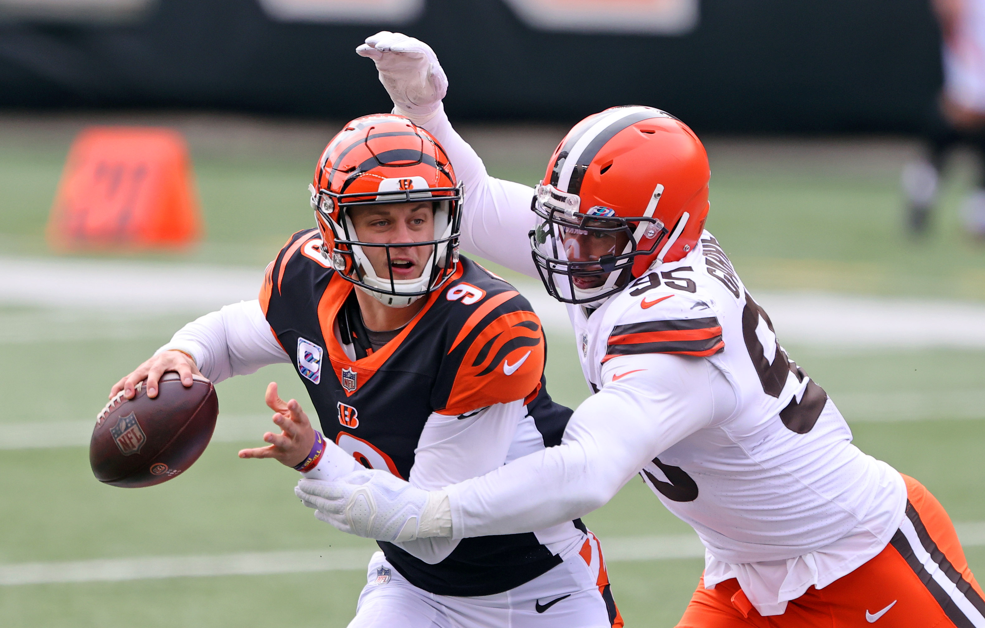 Cincinnati Bengals cornerback Darius Phillips (23) attempts to block a pass  to Cleveland Browns …