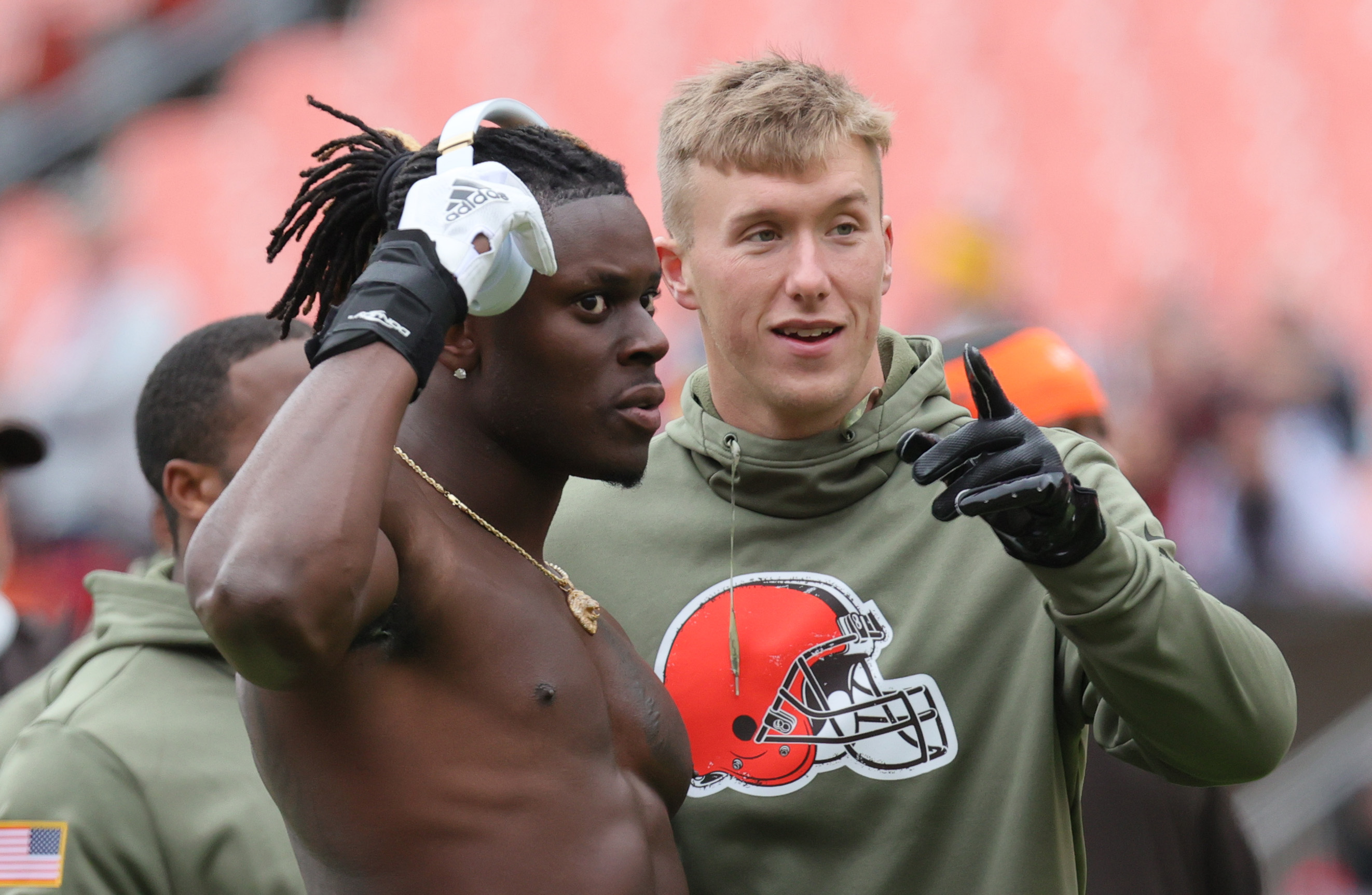 Cleveland Browns tight end David Njoku arrives at game in beige mask before  donning a balaclava to warm up after suffering burn injuries to his face  this week but still suits up