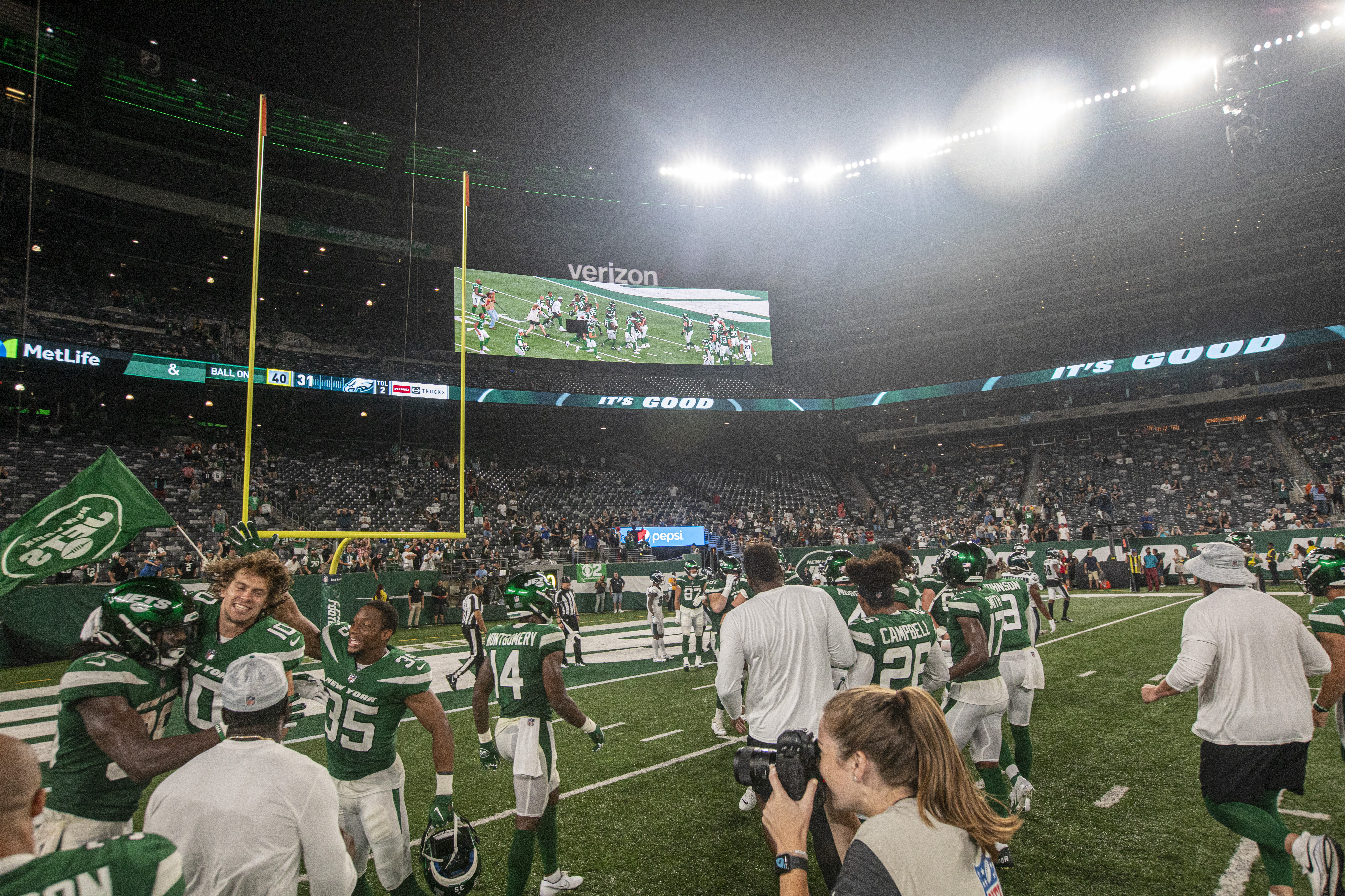 EAST RUTHERFORD, NJ - AUGUST 27: The New York Jets Flight Crew