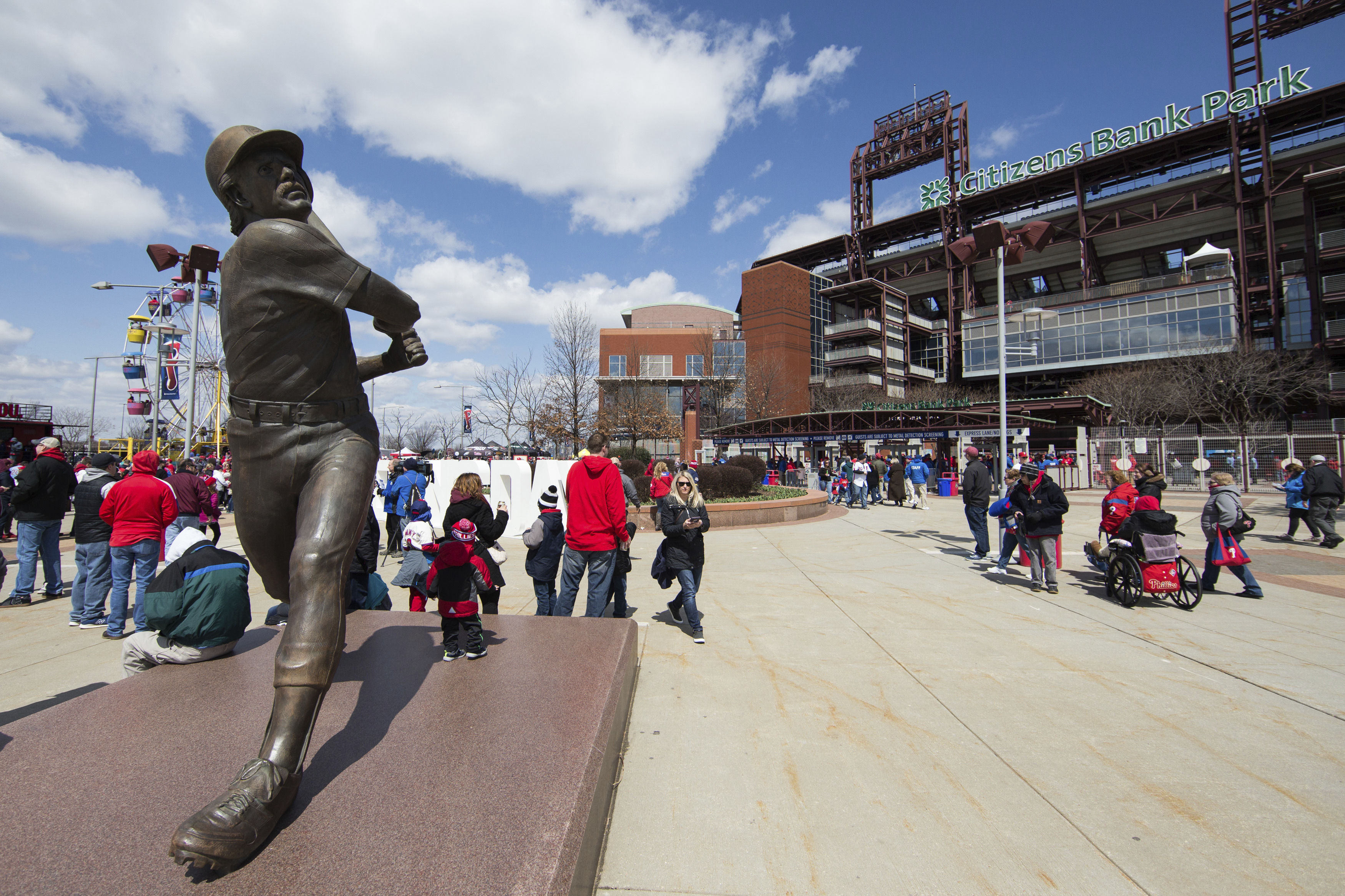 You can play golf at Citizens Bank Park in Philadelphia this fall -  Philadelphia Business Journal