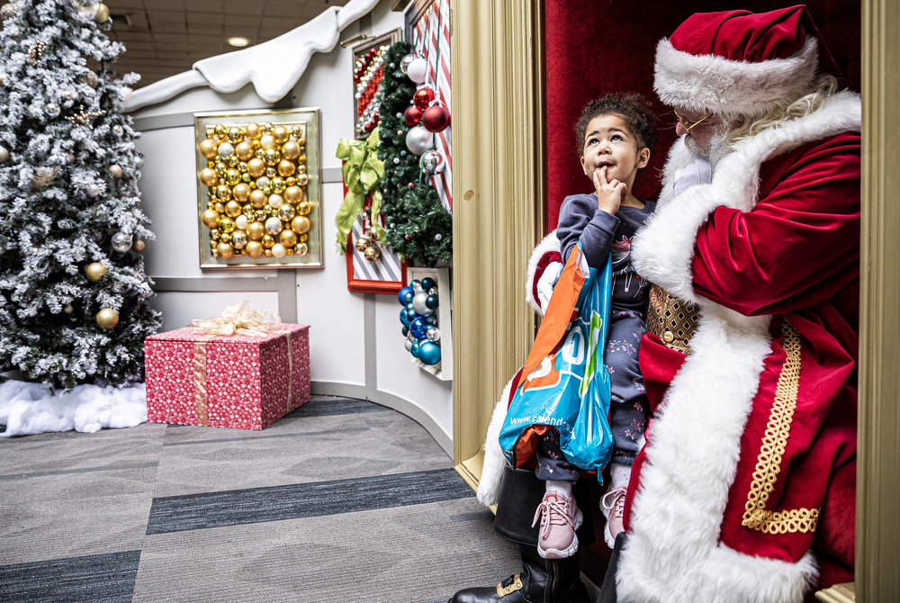 Santa Claus at Capital City Mall