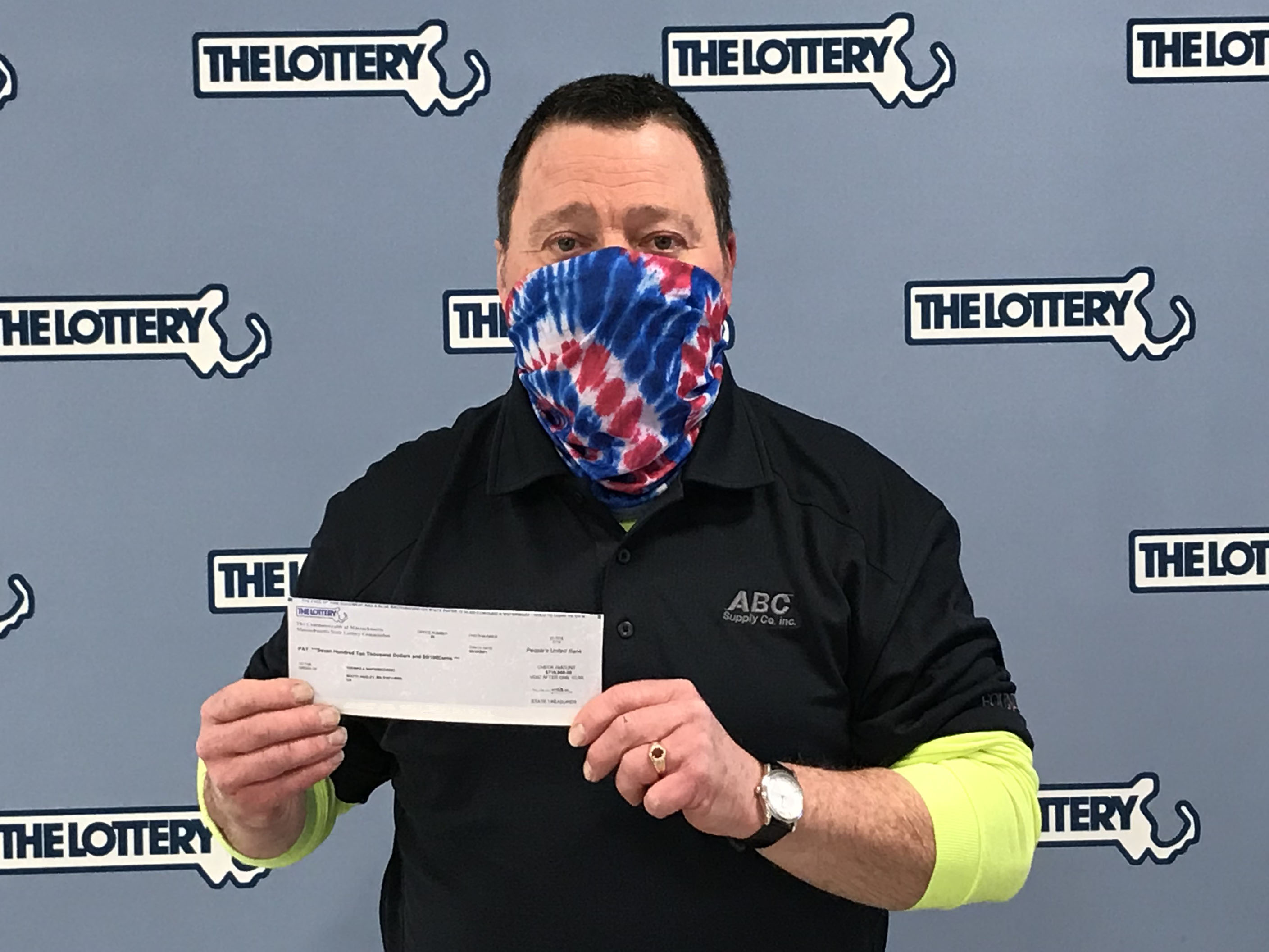 Massachusetts man wins $1 million after buying ticket while picking up from Uno Pizzeria & Grill at Holyoke Mall - masslive.com