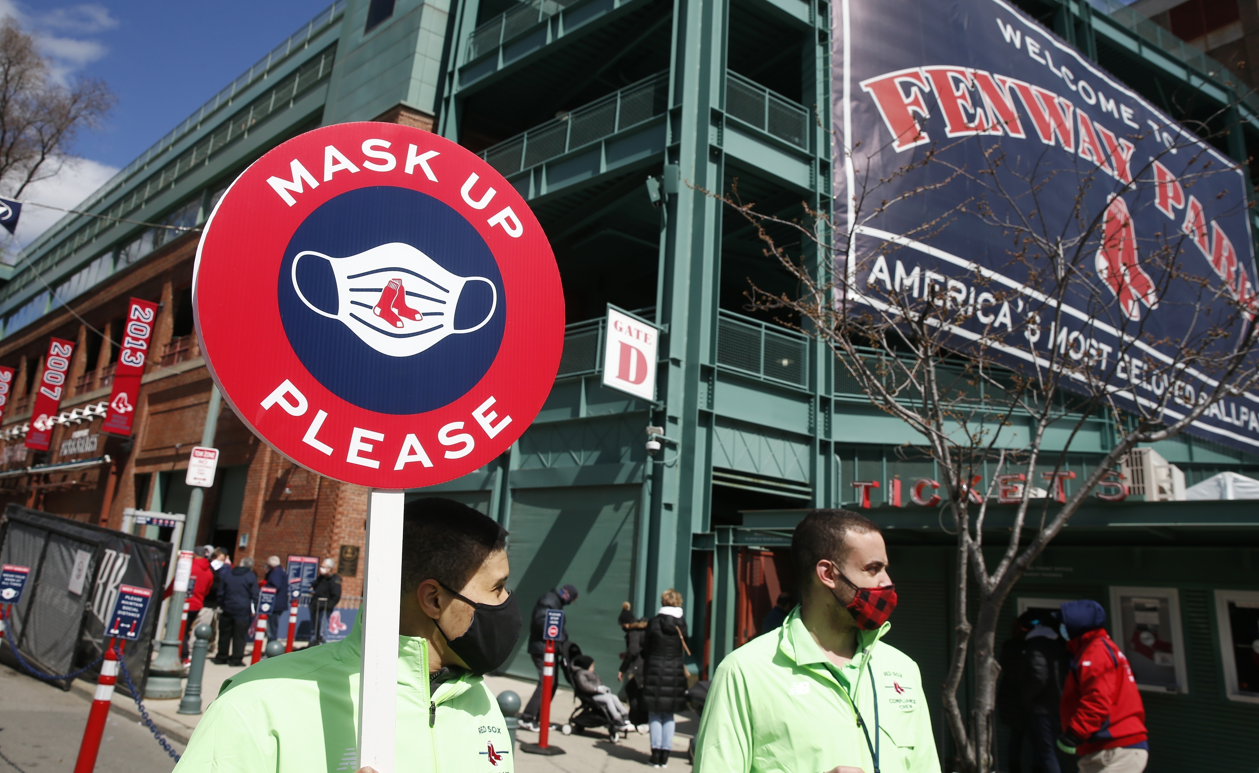 Here's where Boston's new indoor mask mandate applies at Fenway Park