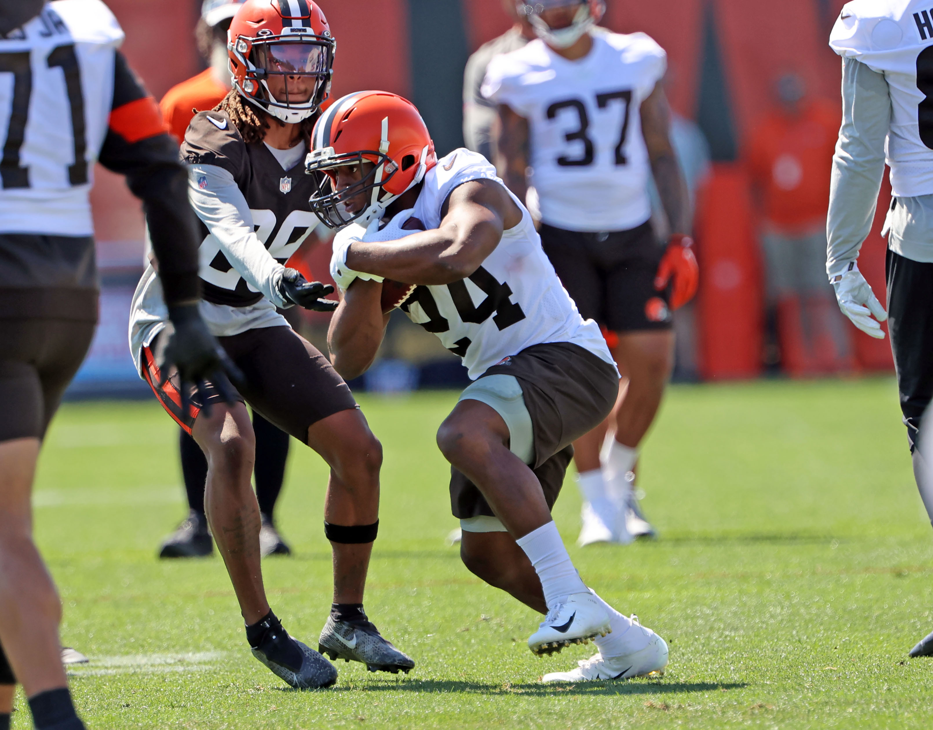 Austin Hooper, David Njoku, Harrison Bryant -- who is the Browns' No. 1  tight end? What we've learned at training camp -- Ellis L. Williams 