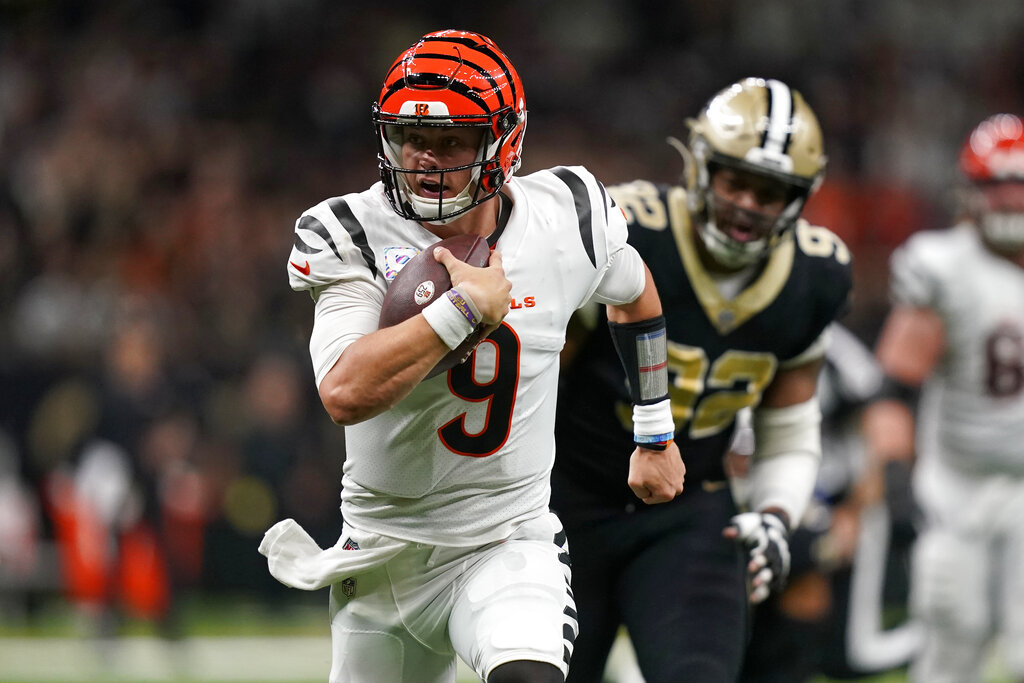 Cincinnati Bengals linebacker Logan Wilson (55) celebrates a missed field  goal during an NFL football game against the Green Bay Packers, Sunday,  Oct. 10, 2021, in Cincinnati. (AP Photo/Zach Bolinger Stock Photo - Alamy