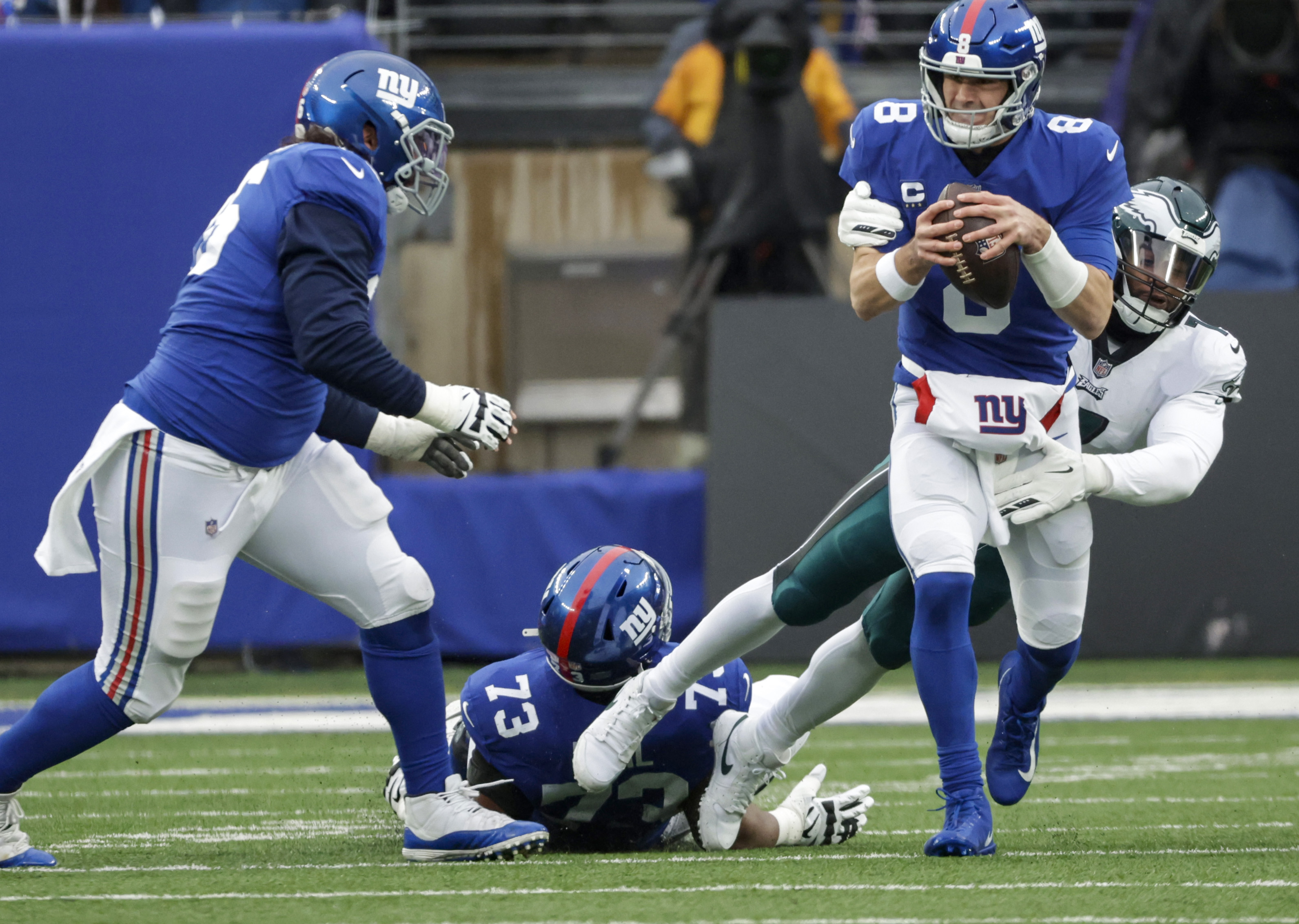 Eagles grounded by own mistakes against Giants, 4 turnovers