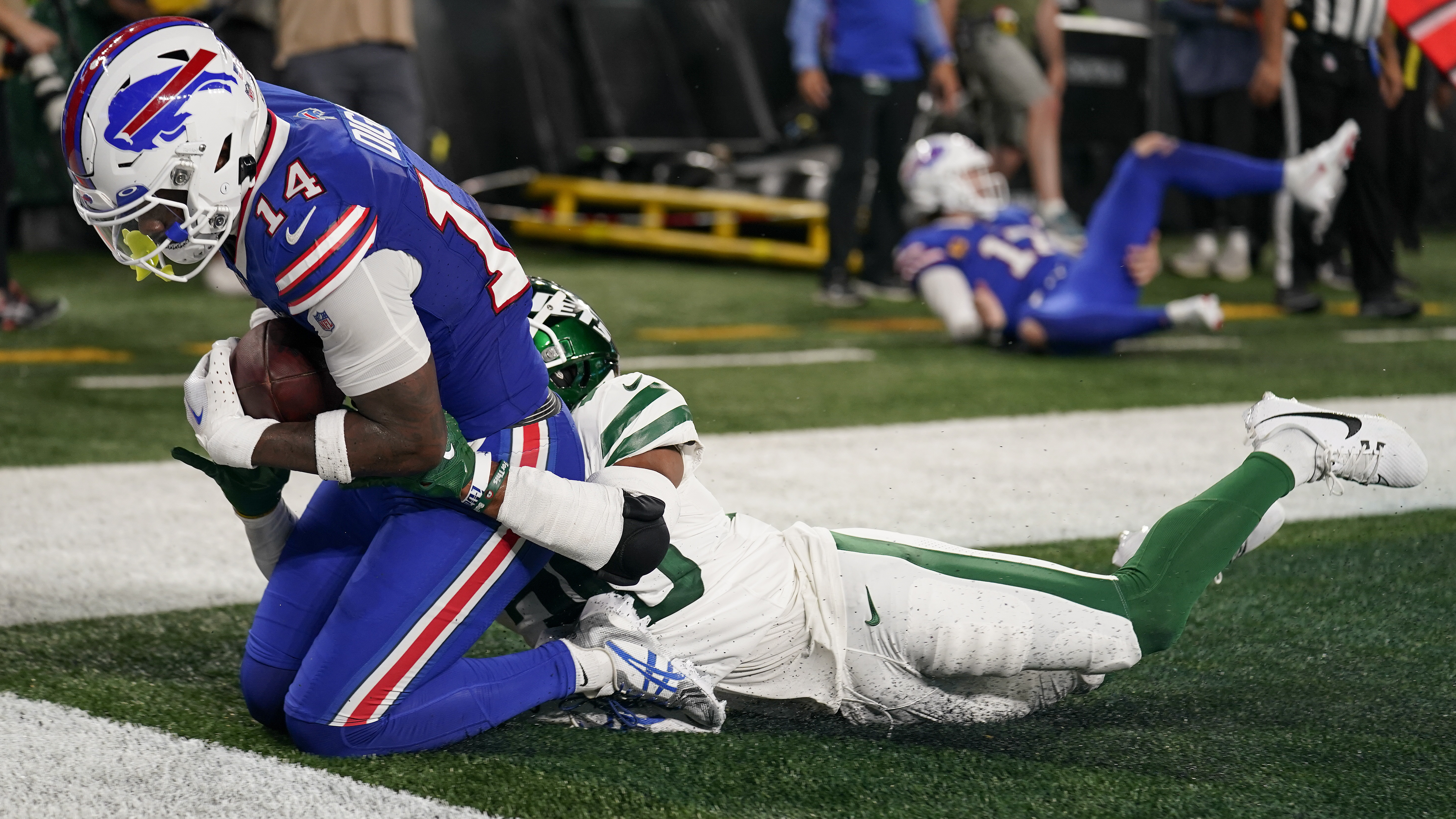 Buffalo Bills pummel Las Vegas Raiders in statement 38-10 win (game recap)  