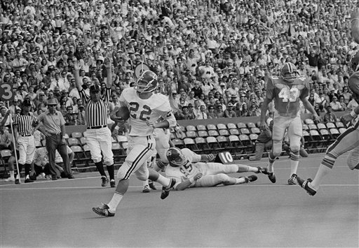 New York Jets Quarterback Broadway Joe Namath Acknowledging The Fans –  Great Shot LLC