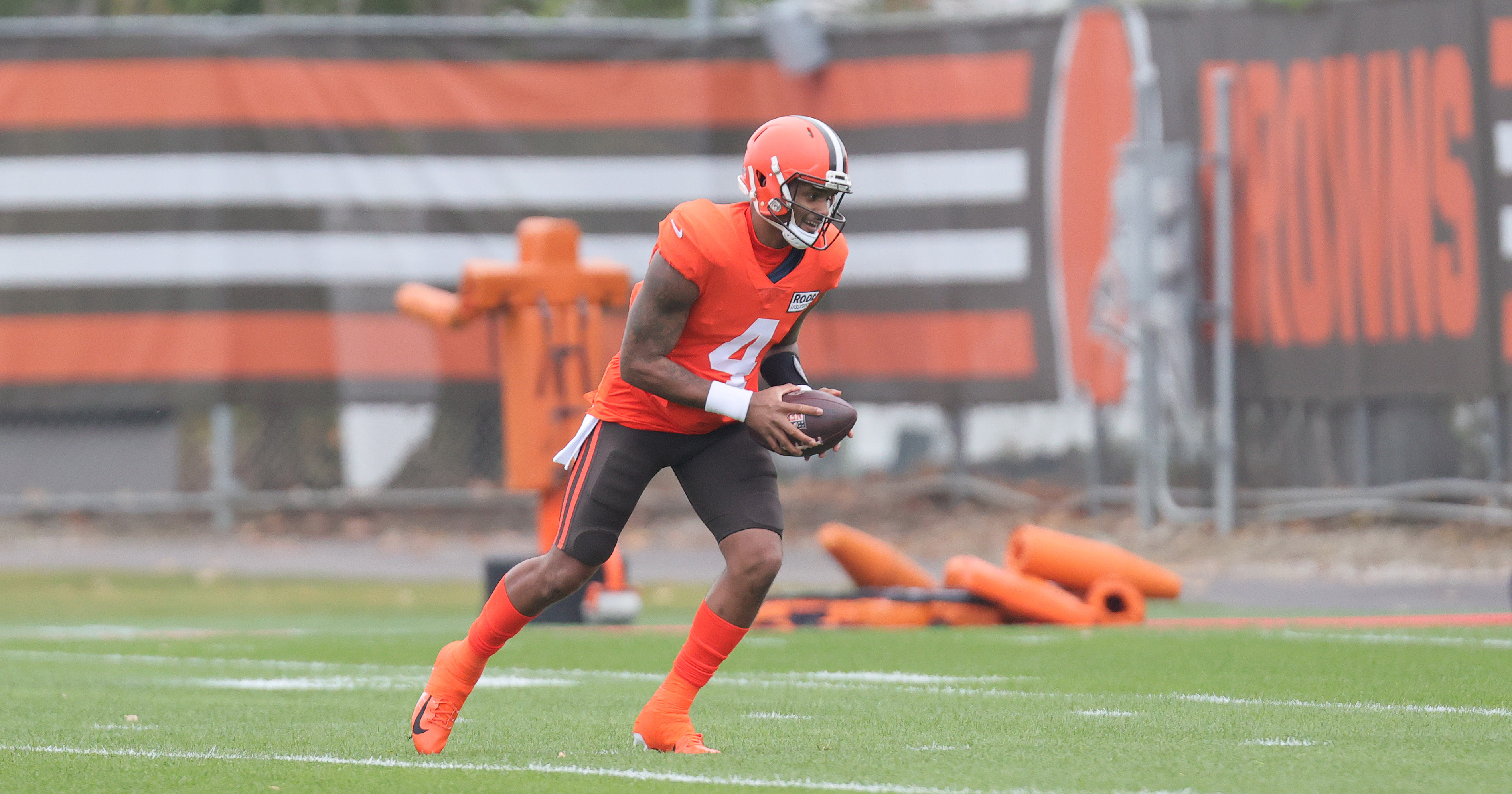 How will the Browns locker room handle Deshaun Watson's return to practice  this week when it's gotten so close to Jacoby Brissett? Hey, Mary Kay! 