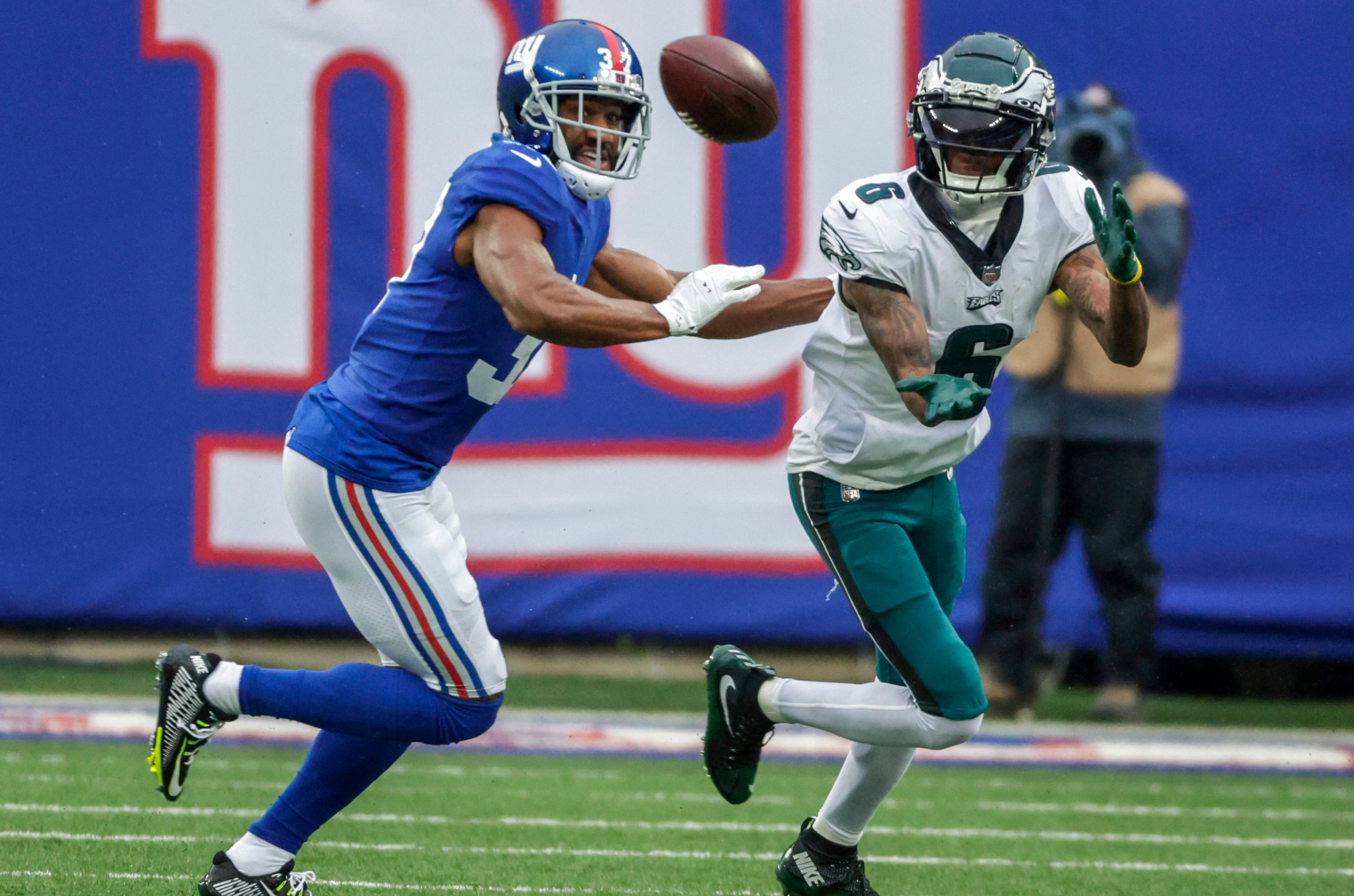 Week 17 NFL game picks: Eagles clinch NFC's No. 1 seed; Giants