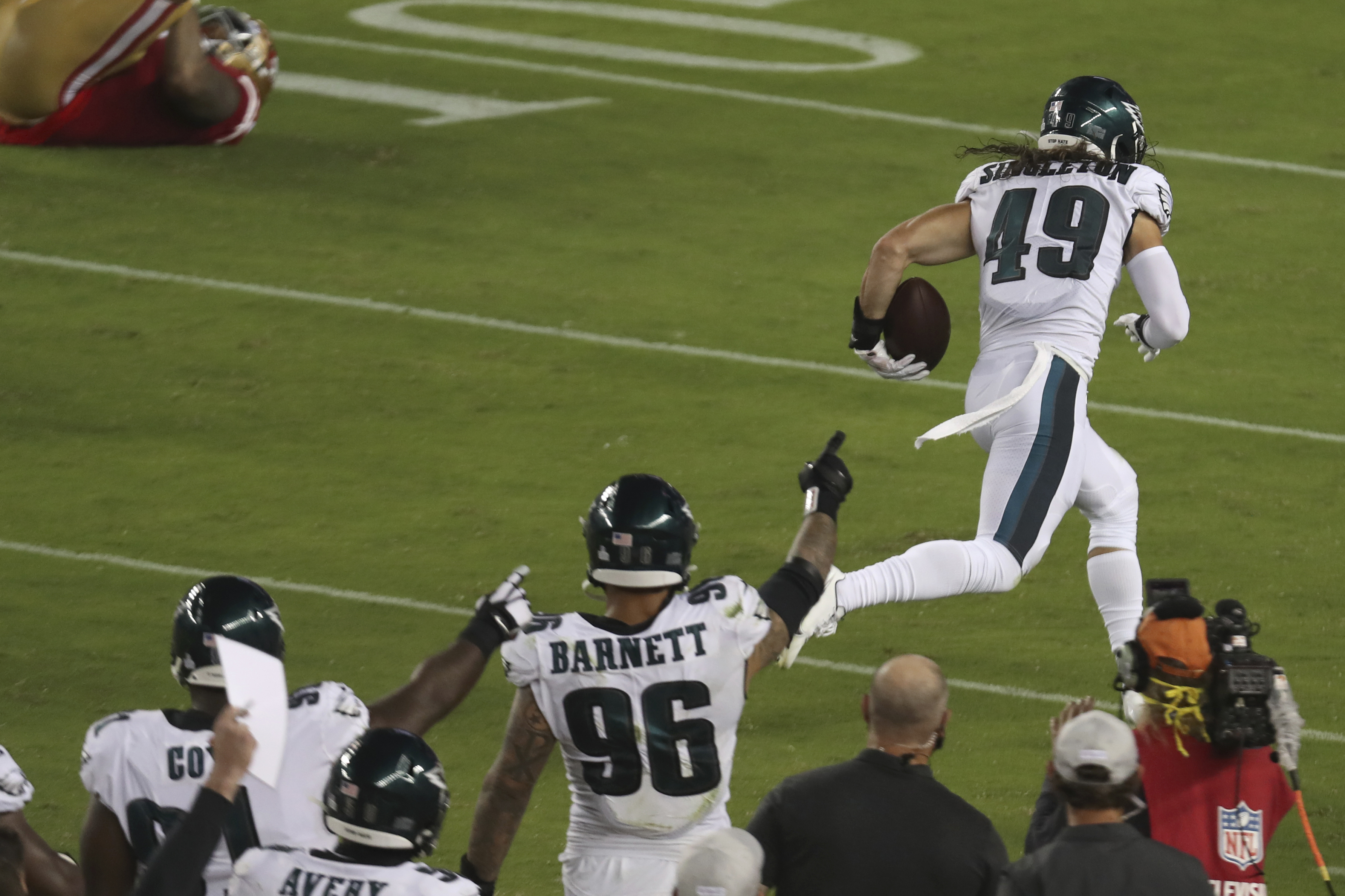 Eagles 'unsung hero' Alex Singleton comes through with signature play in  upset win at 49ers 