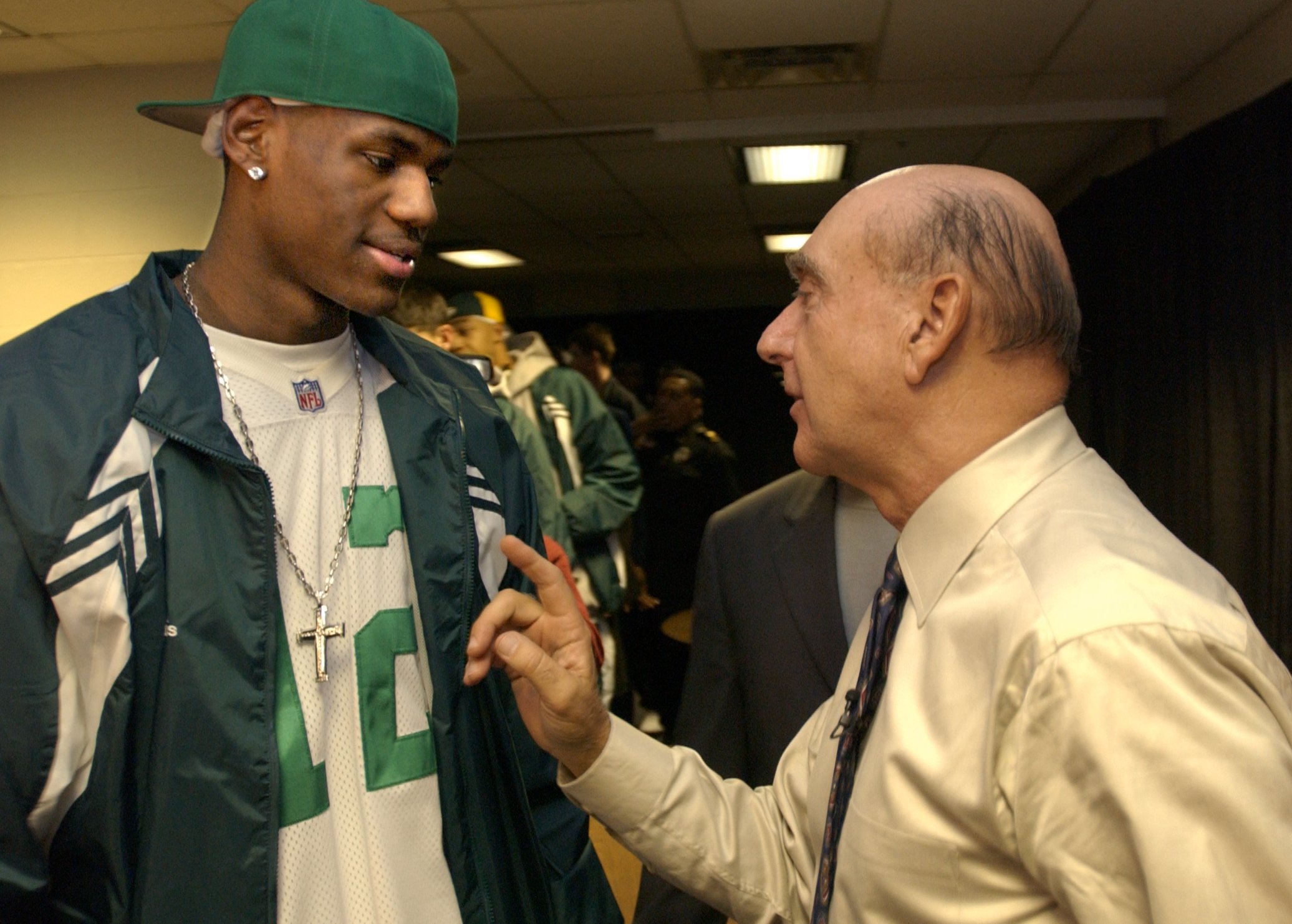 Dick Vitale, commentator for ESPN, talks to LeBron James before the SVSM-Oak Hill game Thursday, December 12, 2002 at the Cleveland State Convocation Center in Cleveland. Vitale and Bill Walton talked to the two teams before the game, telling the players about the importance of an education and encouraging the players to go to college.  (Joshua Gunter/ The Plain Dealer)JOSHUA GUNTER THE PLAIN DEALER St. Vincent-St. Mary's LeBron James chats with ESPN's Dick Vitale before the Irish's game with Oak Hill Academy on Dec. 12, 2002. The Plain Dealer