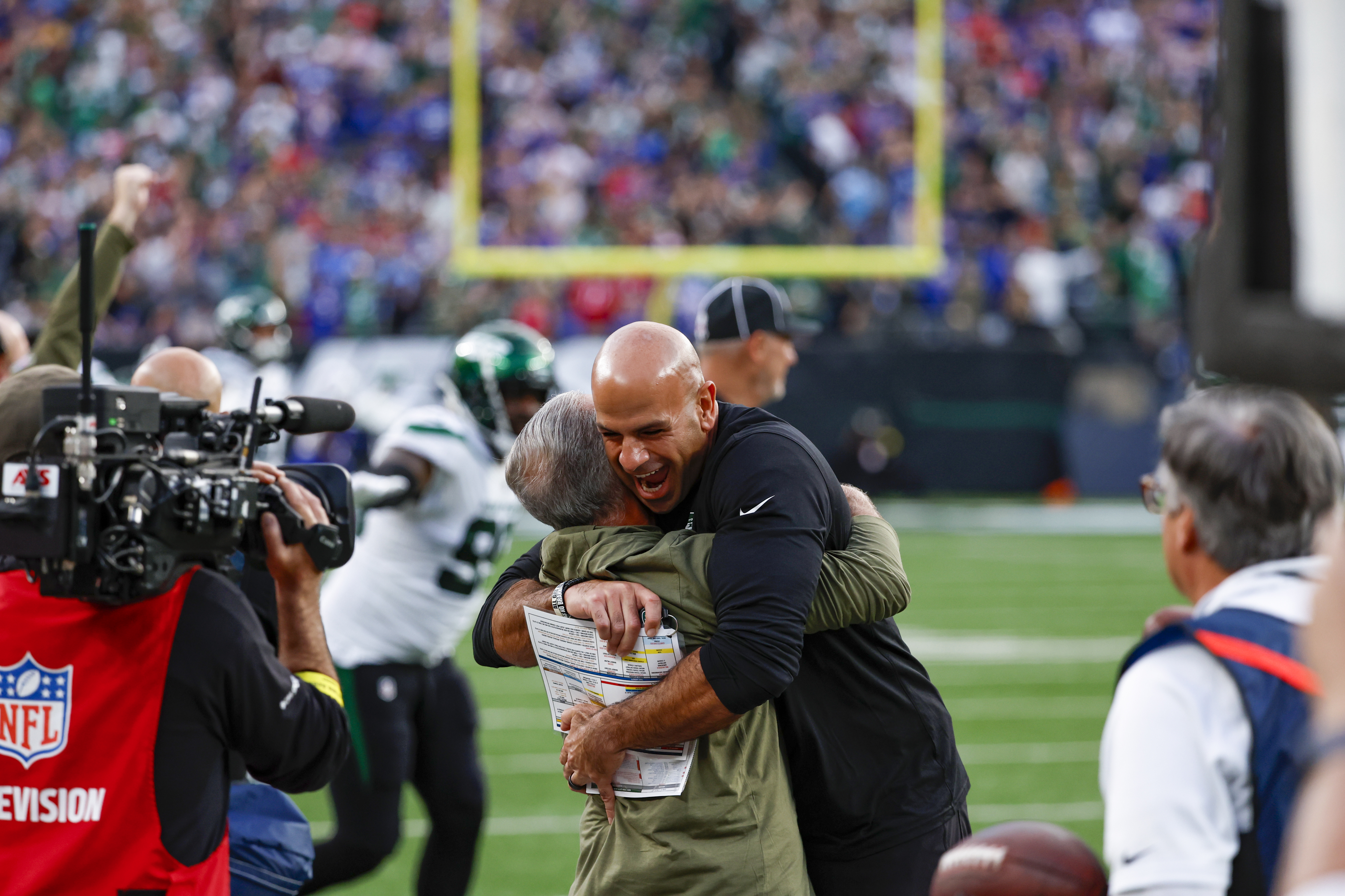 SkyCam wire snap causes delay during Jets vs. Bills game