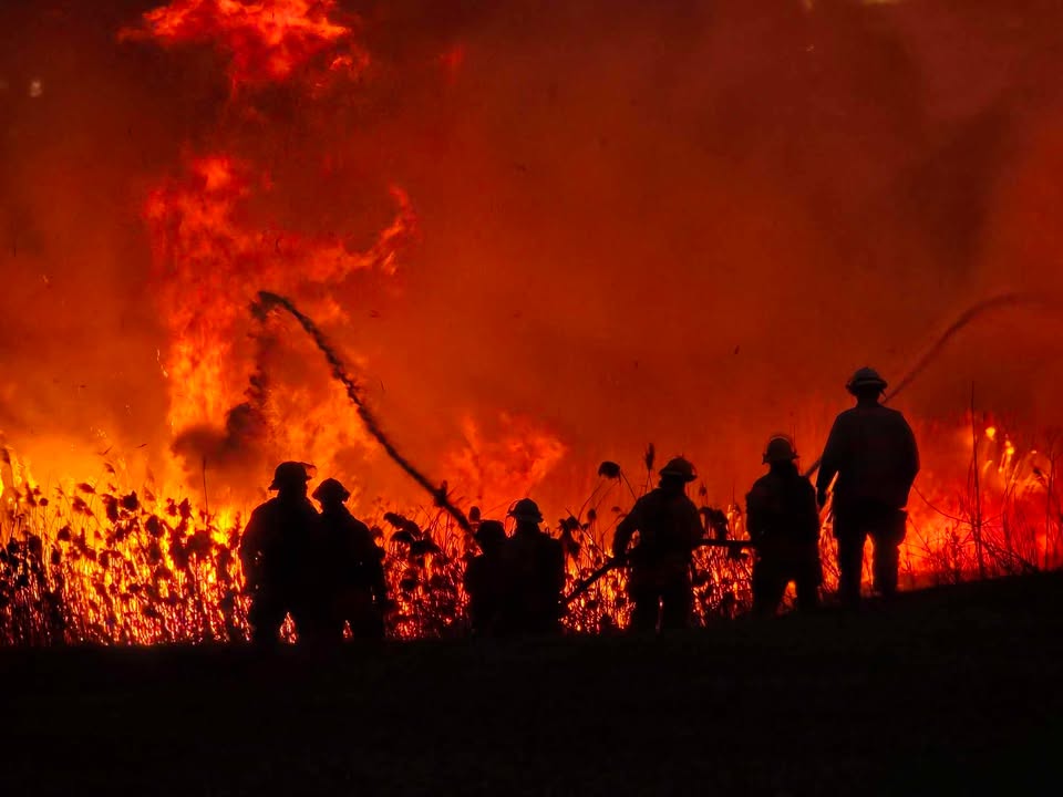 Firefighters battle brush fire in Syracuse - syracuse.com