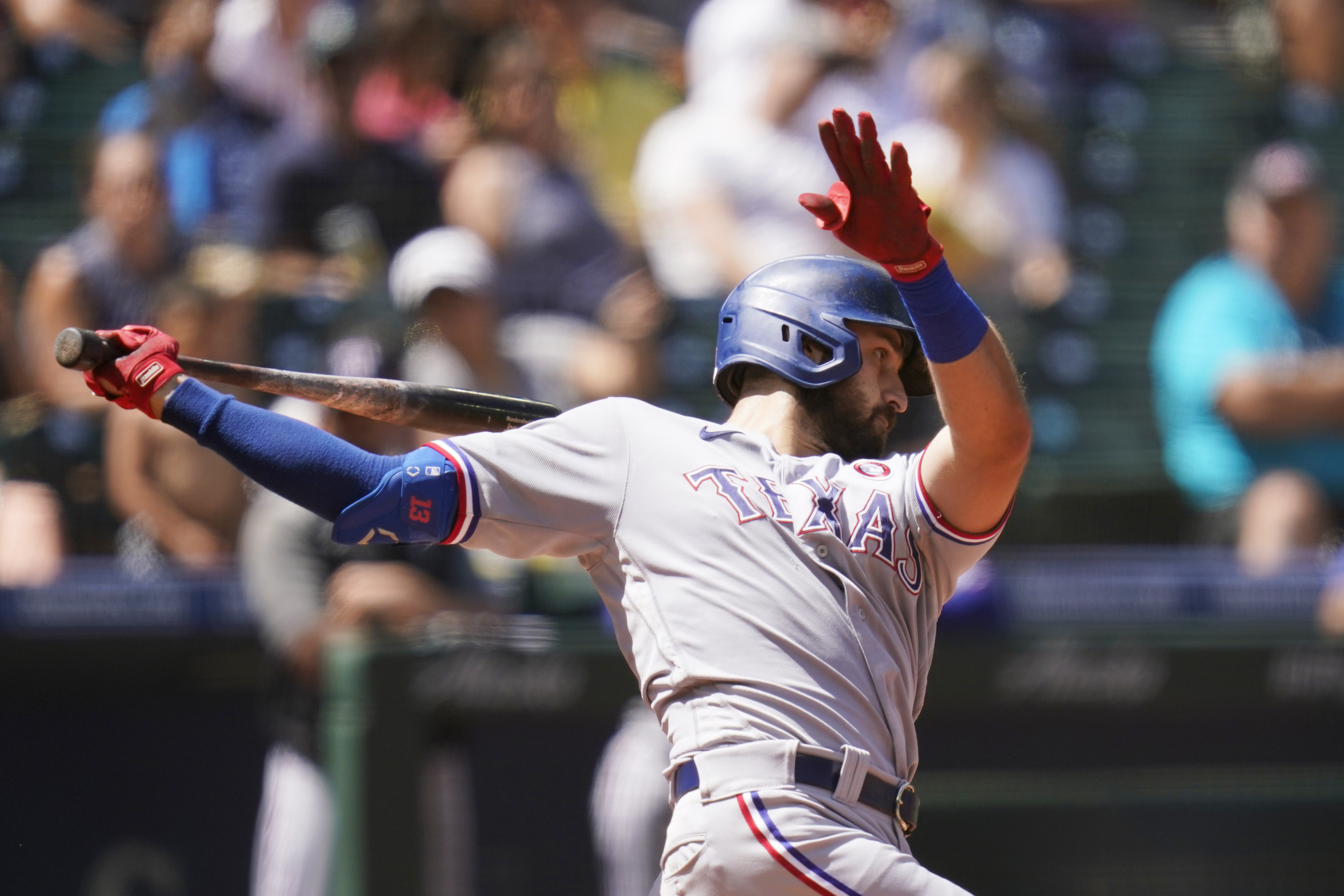 Yankees acquire two-time All-Star Joey Gallo from Rangers