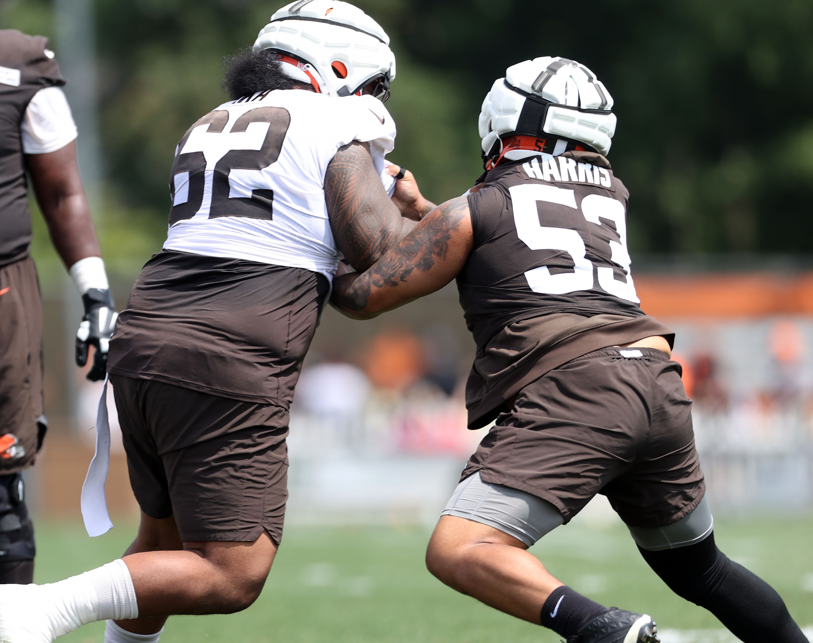 Jordan Kunaszyk of the Cleveland Browns waits for the snap during