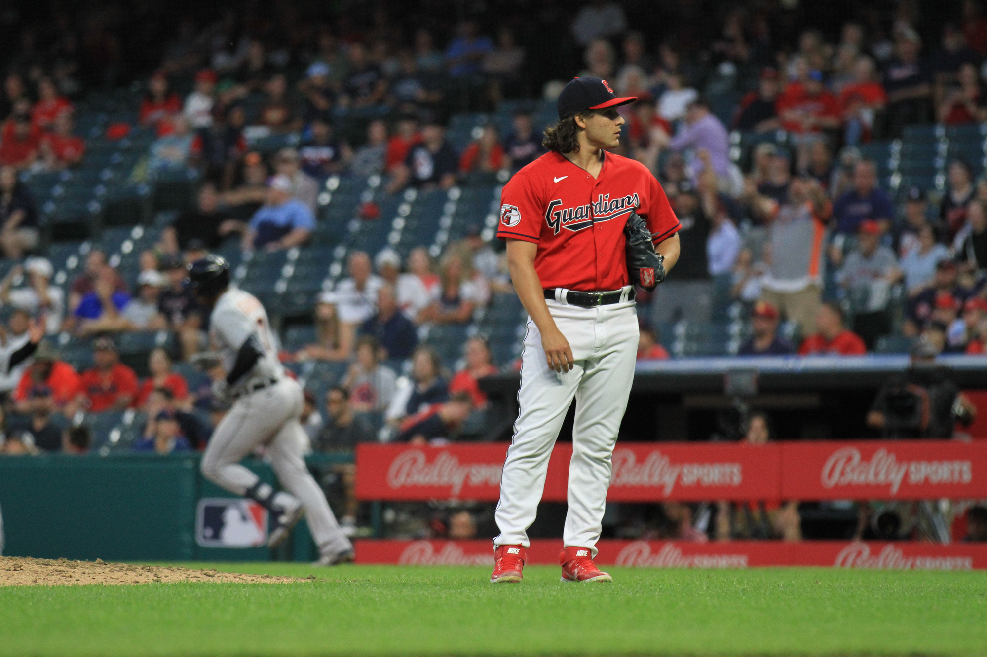 Schoop, Carpenter homer, Tigers split doubleheader with Guardians