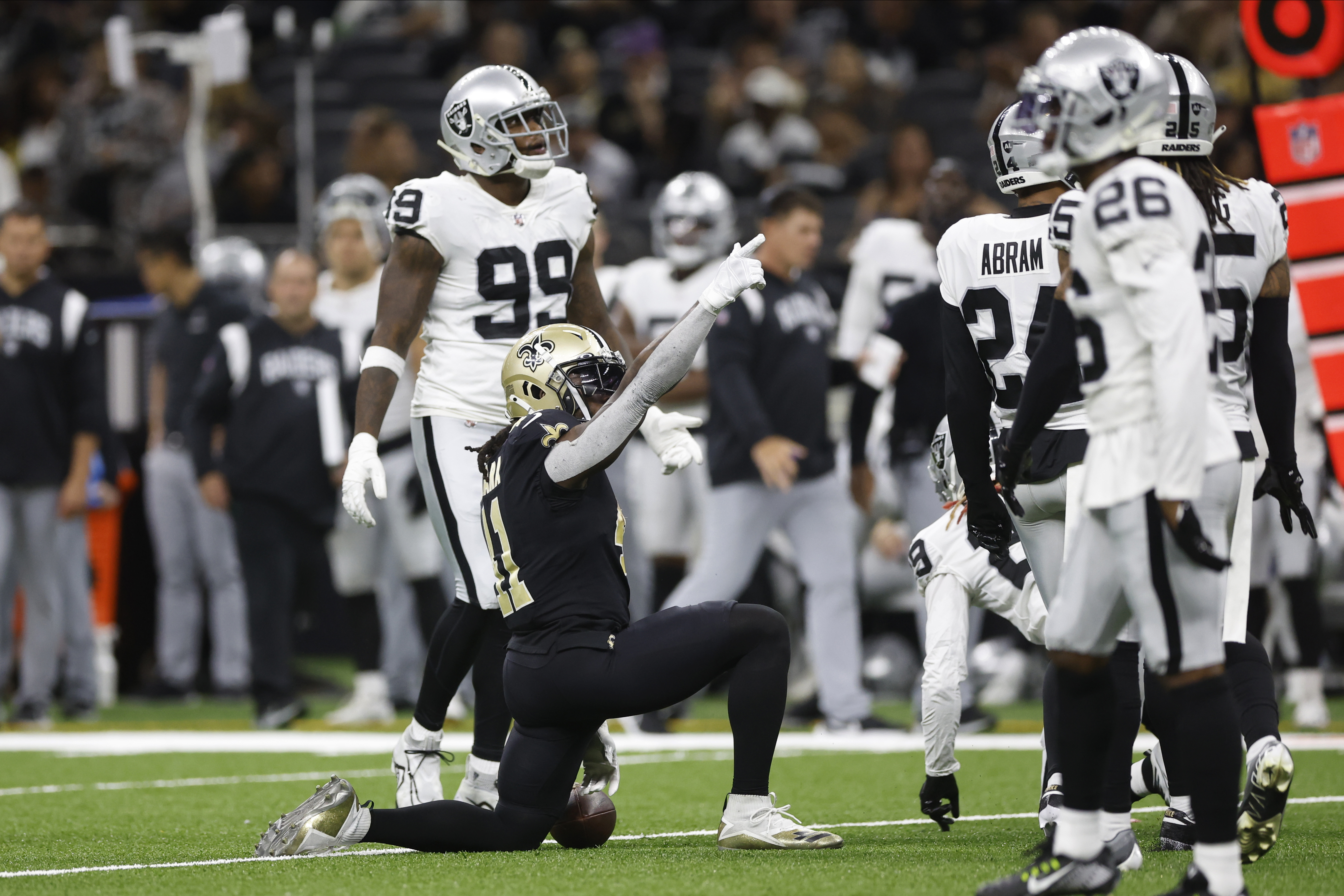 Alvin Kamara torches Raiders for three touchdowns as trade rumors heat up