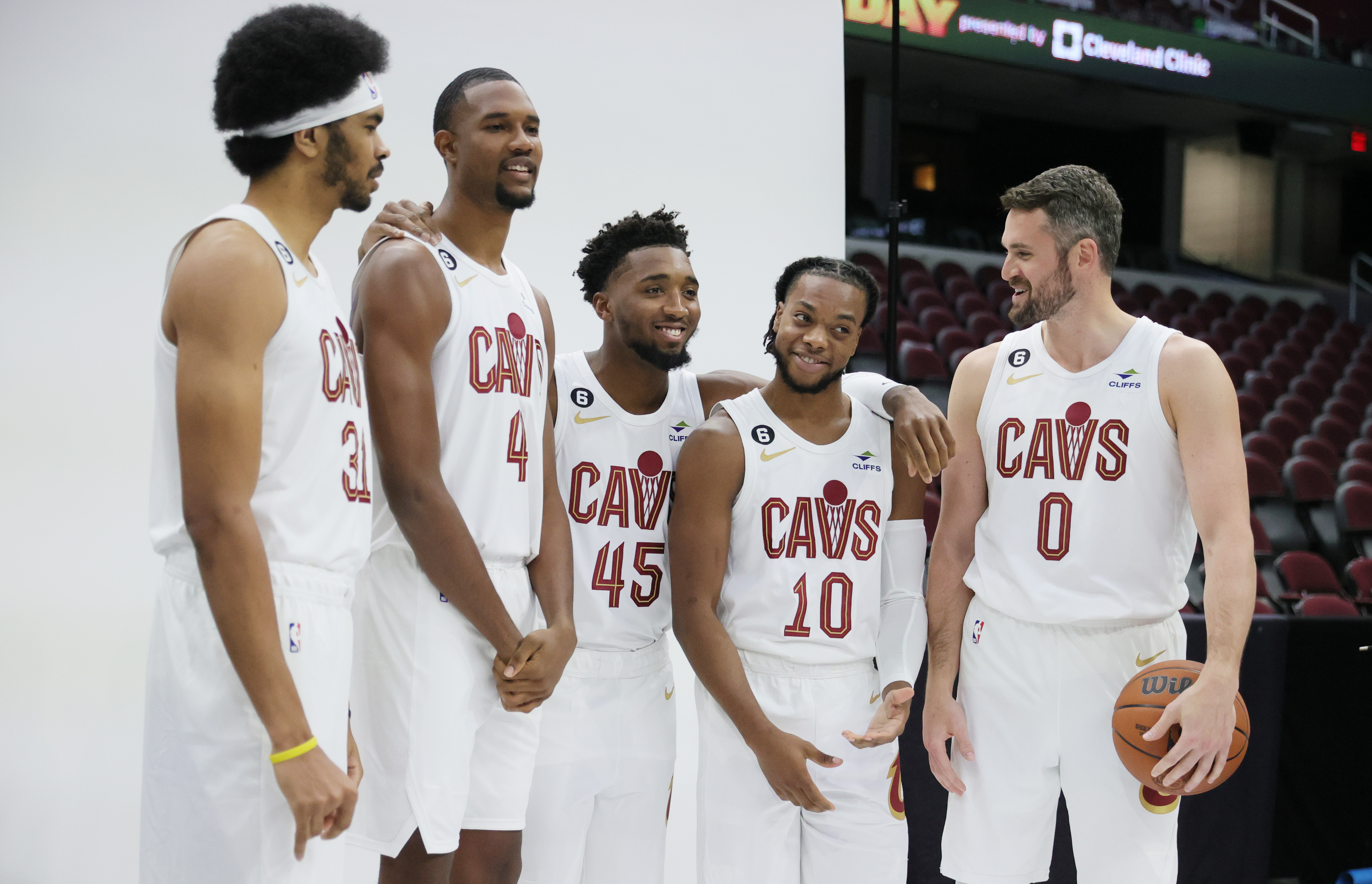 Cavaliers Honor Former Players, Current Jazzmen With Videos