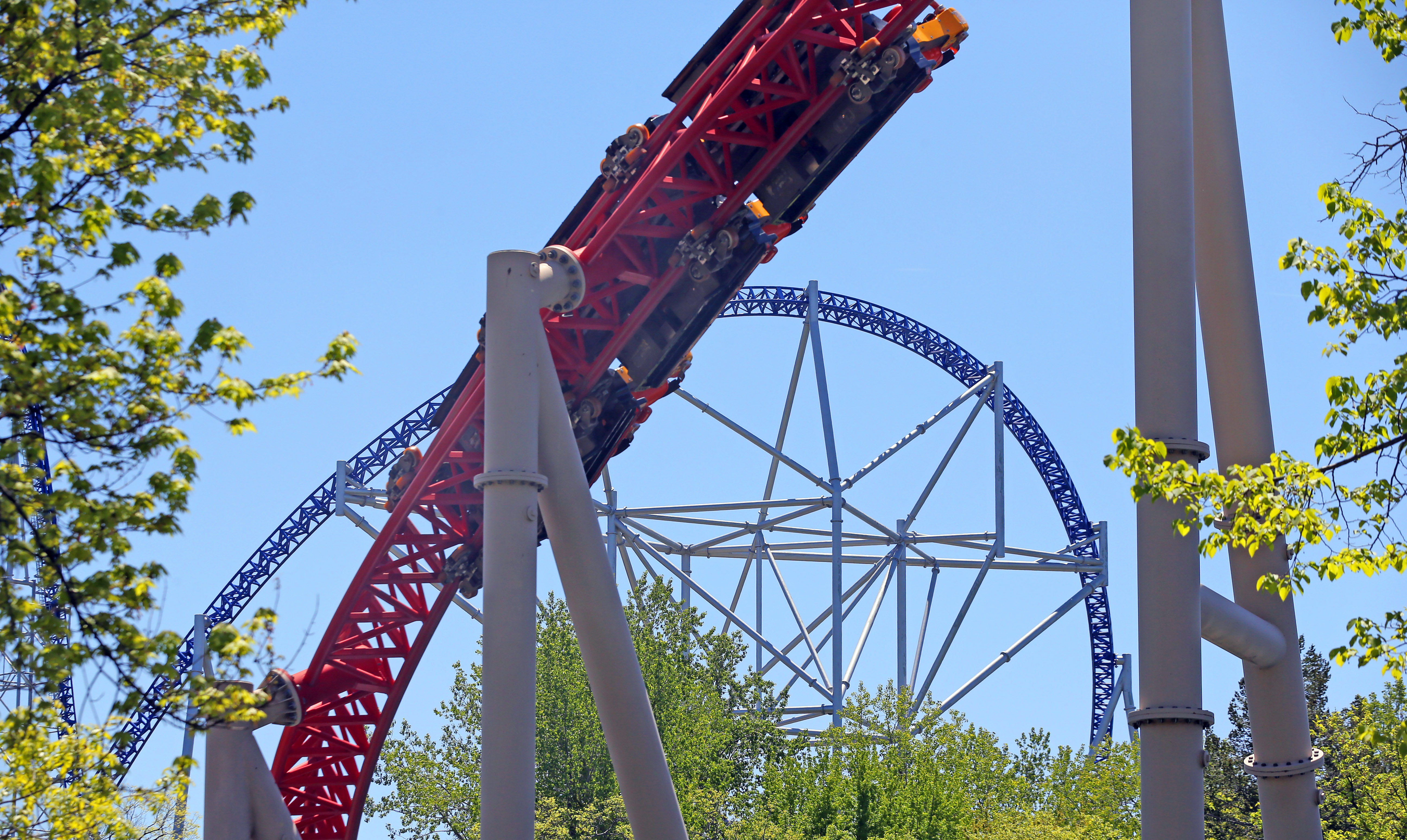 Cedar Point roller coaster rider says loose cellphone hit him in