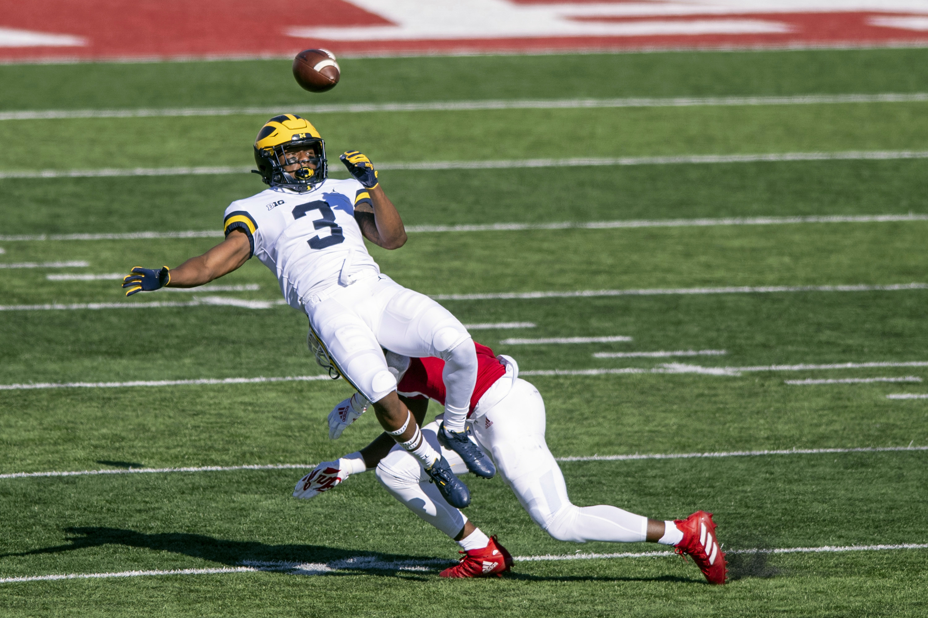 Gophers WR Rashod Bateman: 10 Catches, 139 Yards vs. Illinois 