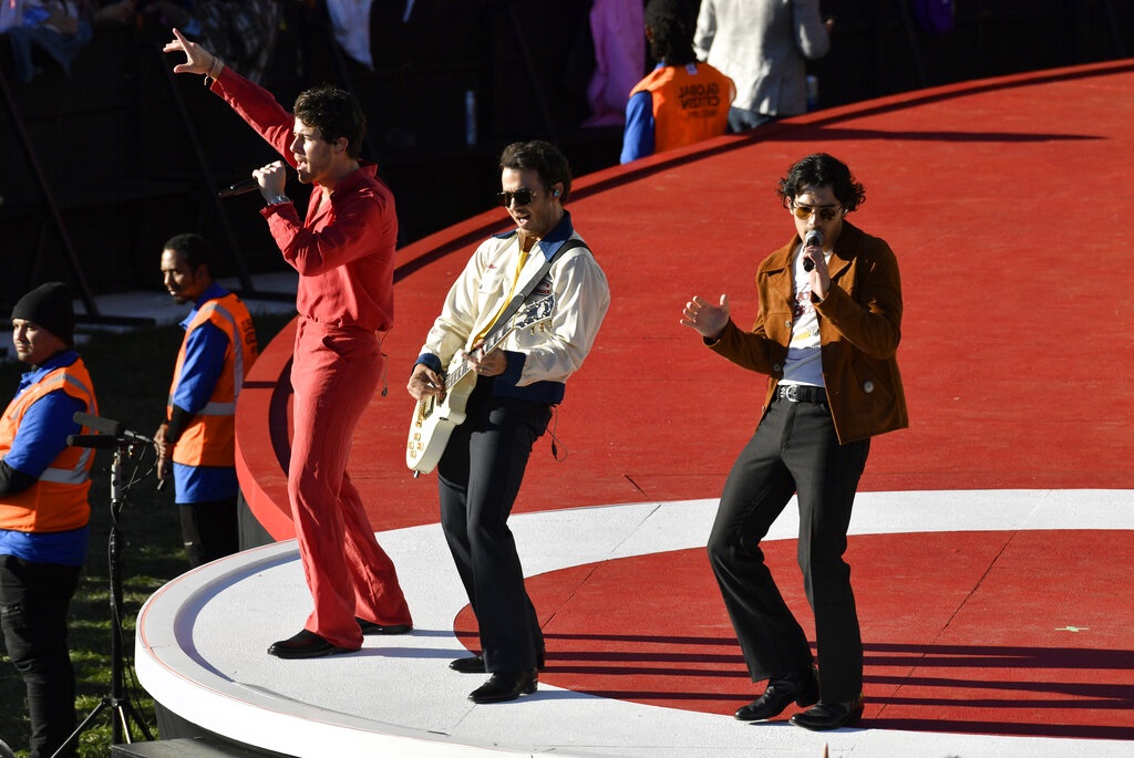 Nexus 4×4 Dazzles At Dallas Cowboys Thanksgiving Halftime Show