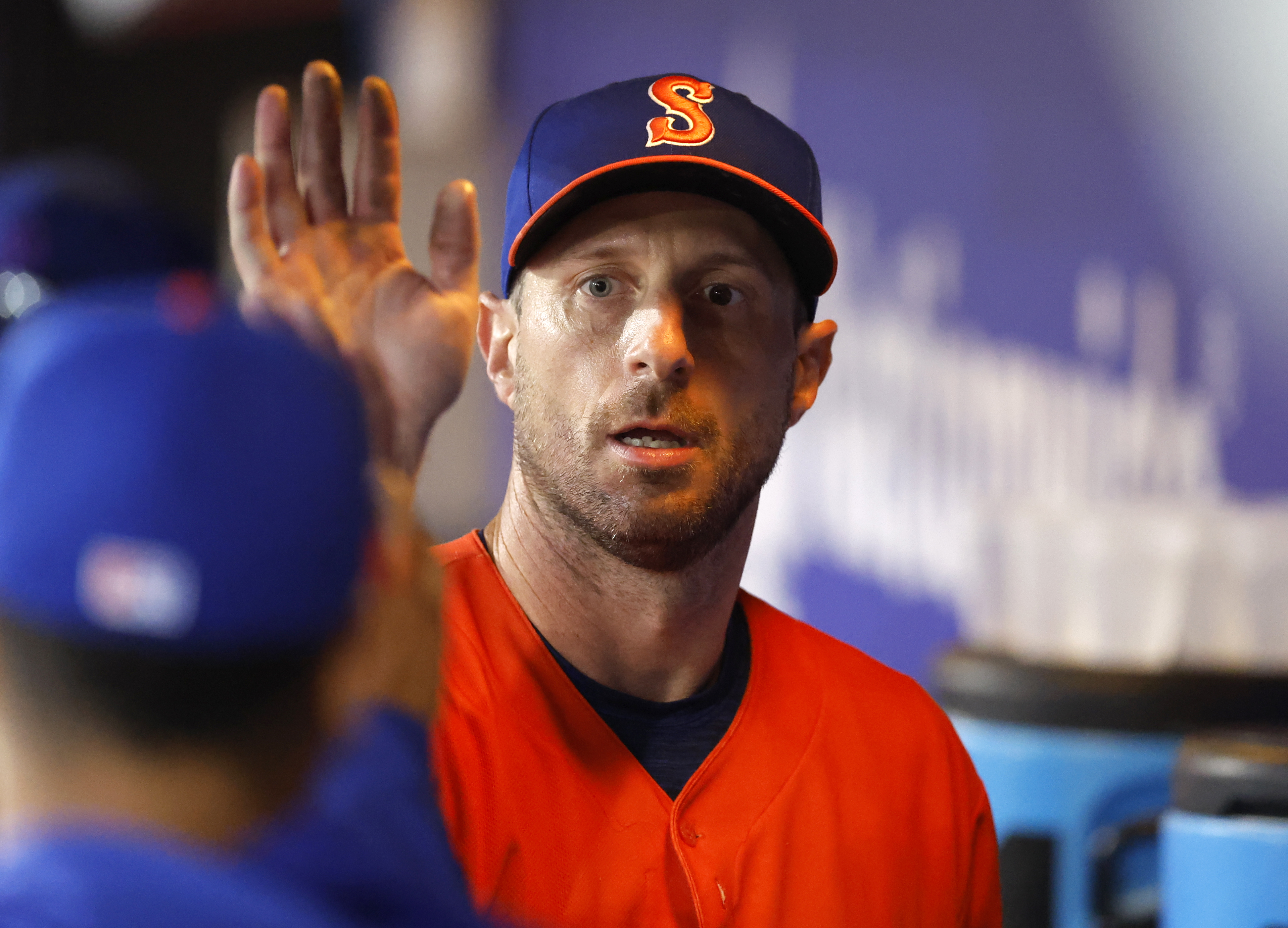 Max Scherzer treated minor league teammates to AirPods, dinner