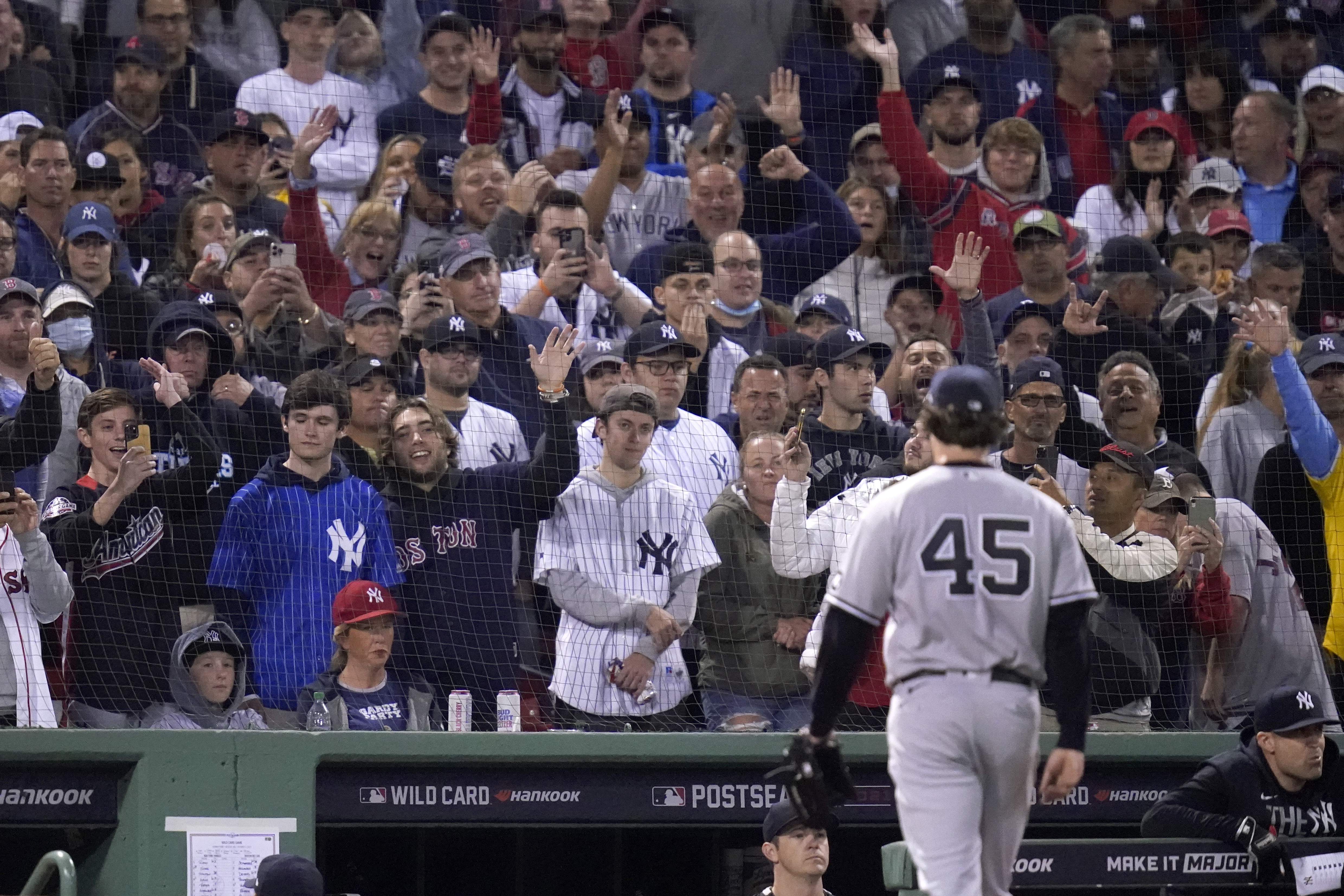 Kyle Schwarber: Boston Red Sox fans 'went nuts' after Xander
