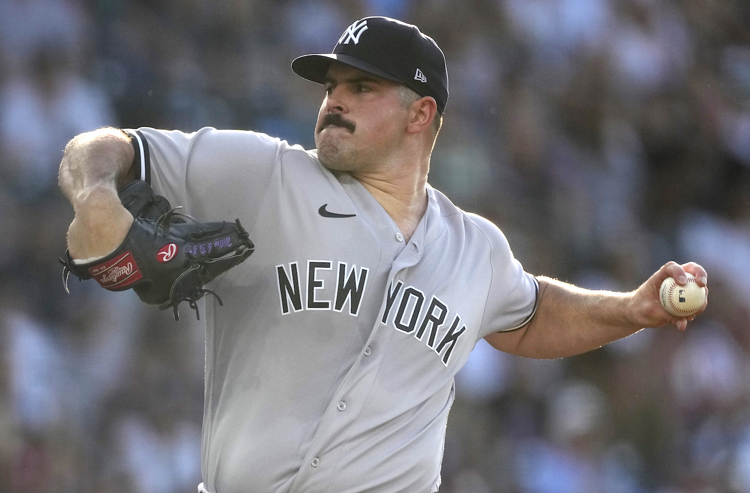 Carlos Rodón's frustration shows, blows kiss to angry Yankees fans