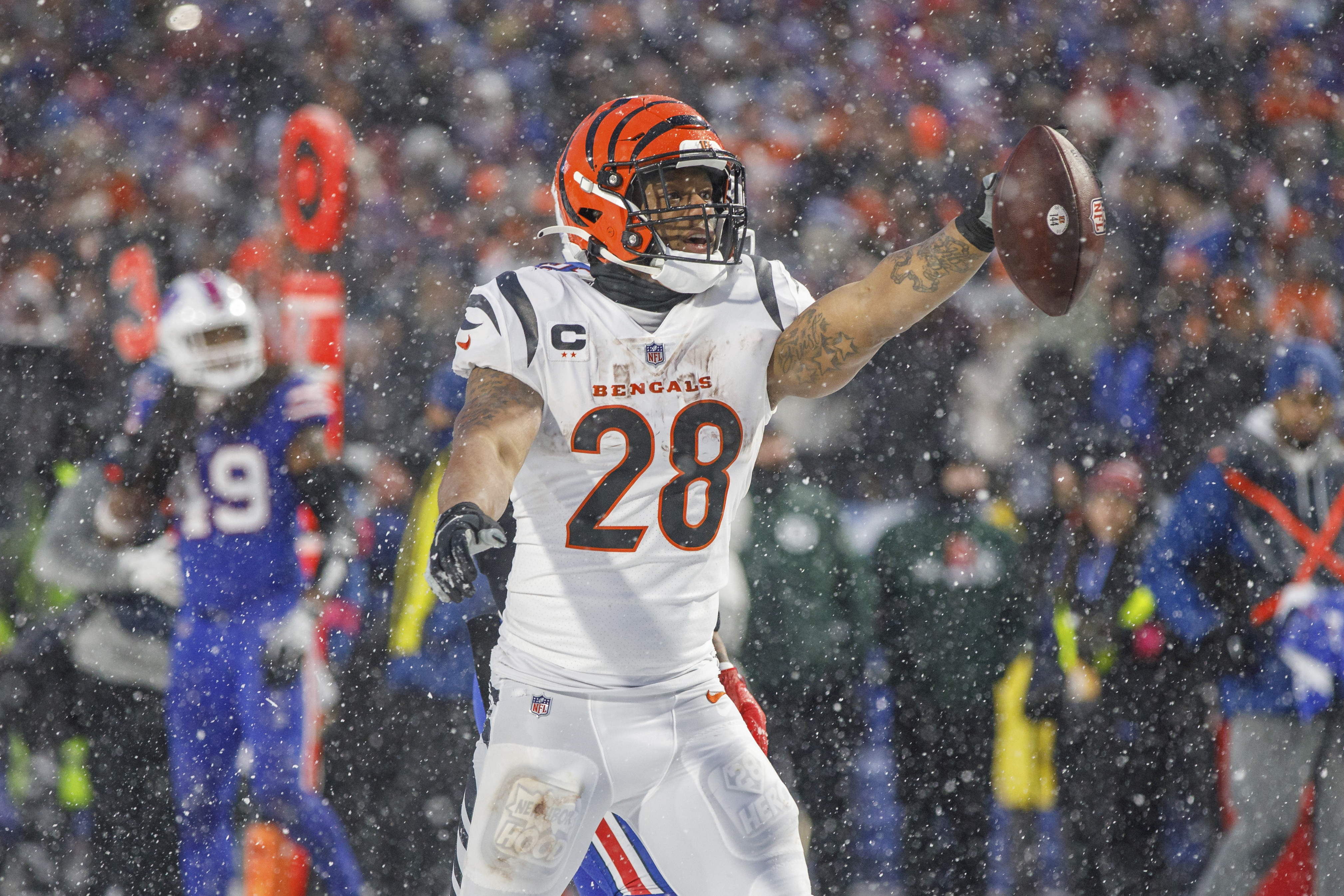 Cincinnati Bengals insider: Joe Mixon, La'el Collins potential 2023 cap  casualties