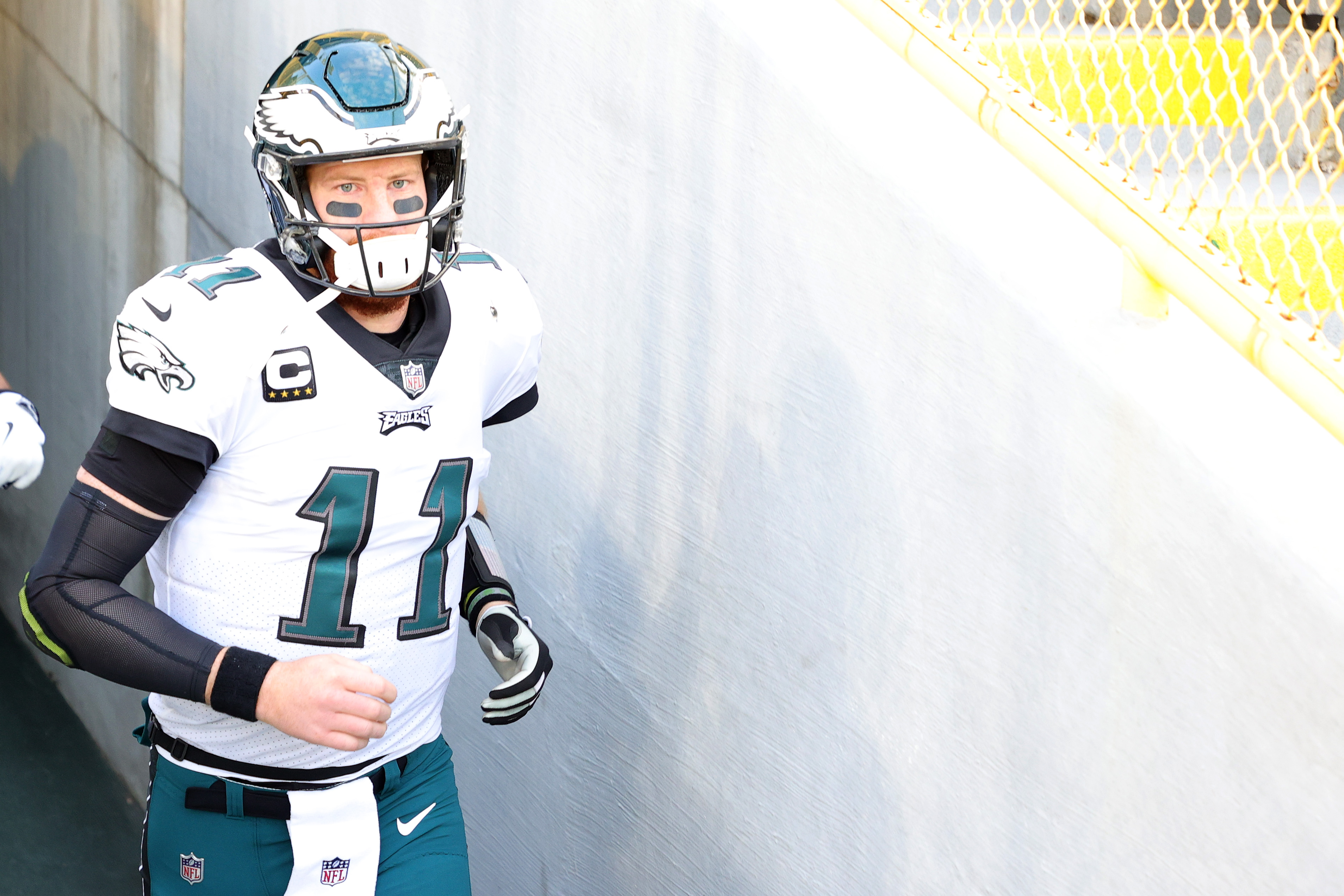 Source: Eagles trade QB Wentz to Colts for picks