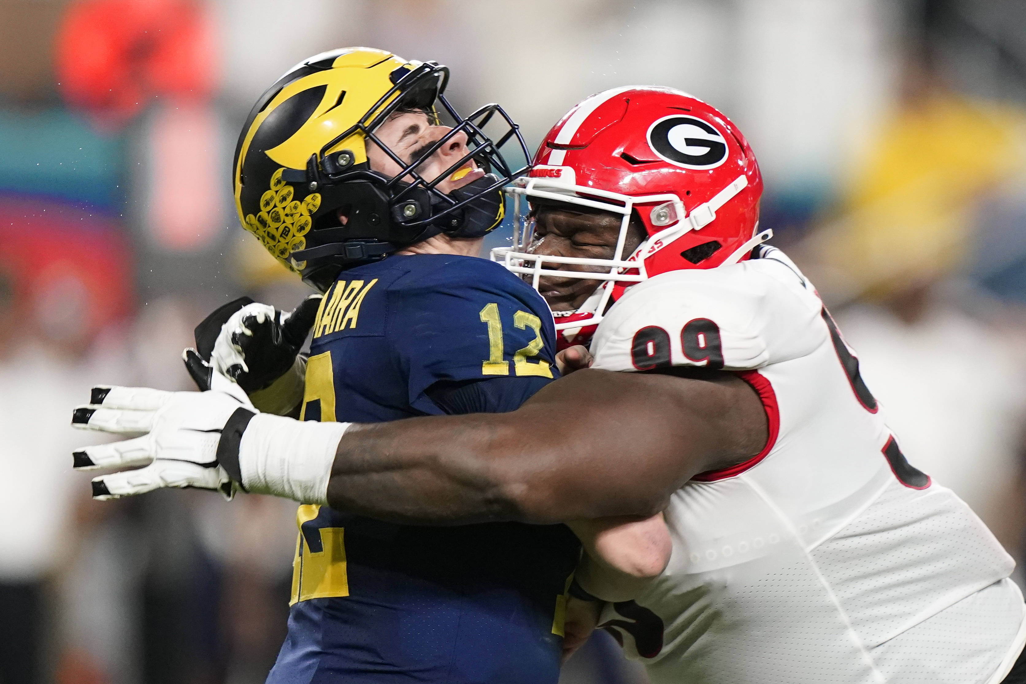 Defensive lineman Jordan Davis runs official 4.78-second 40-yard dash at  2022 combine