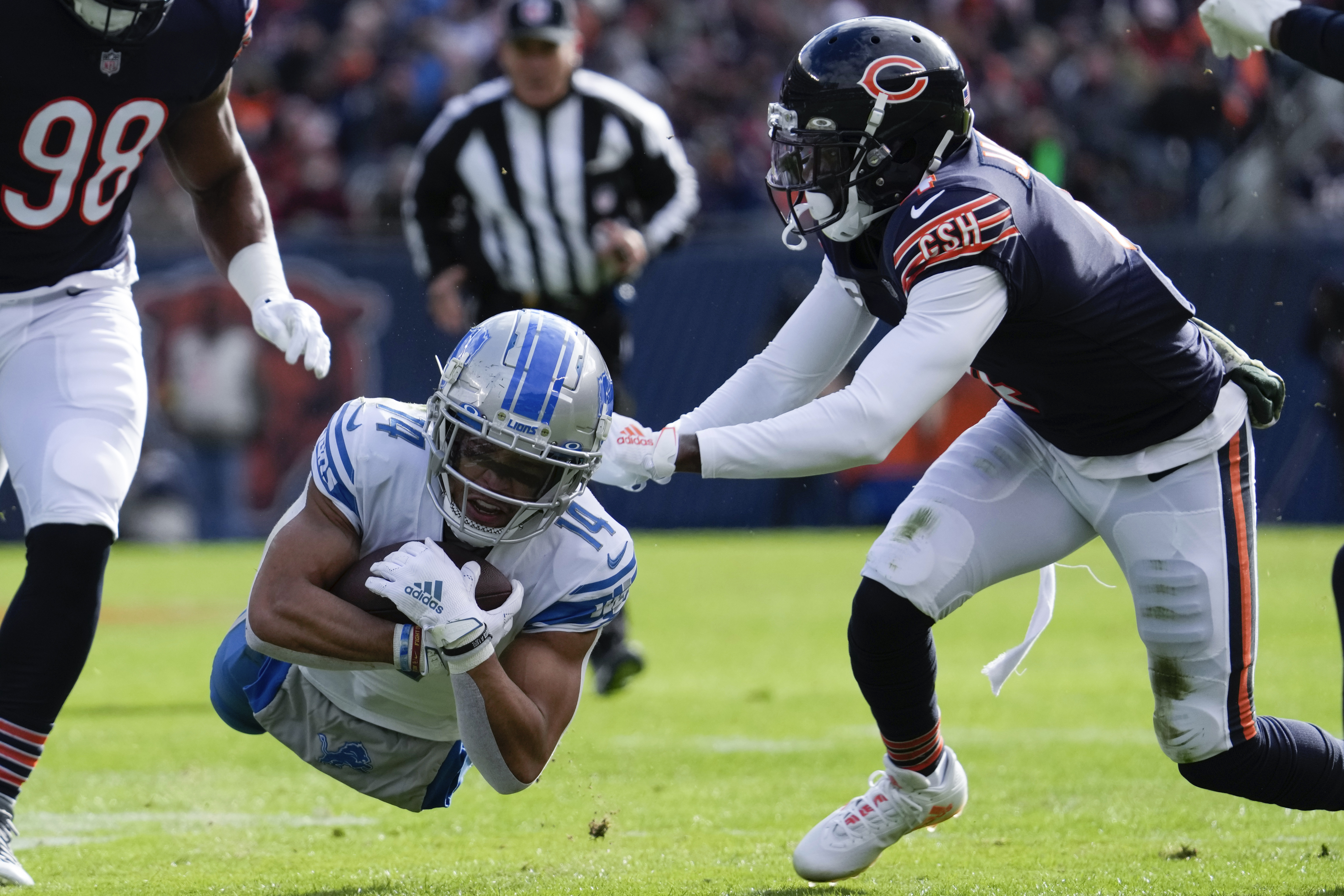 Chicago Bears tight end Ryan Griffin (84) celebrates after making