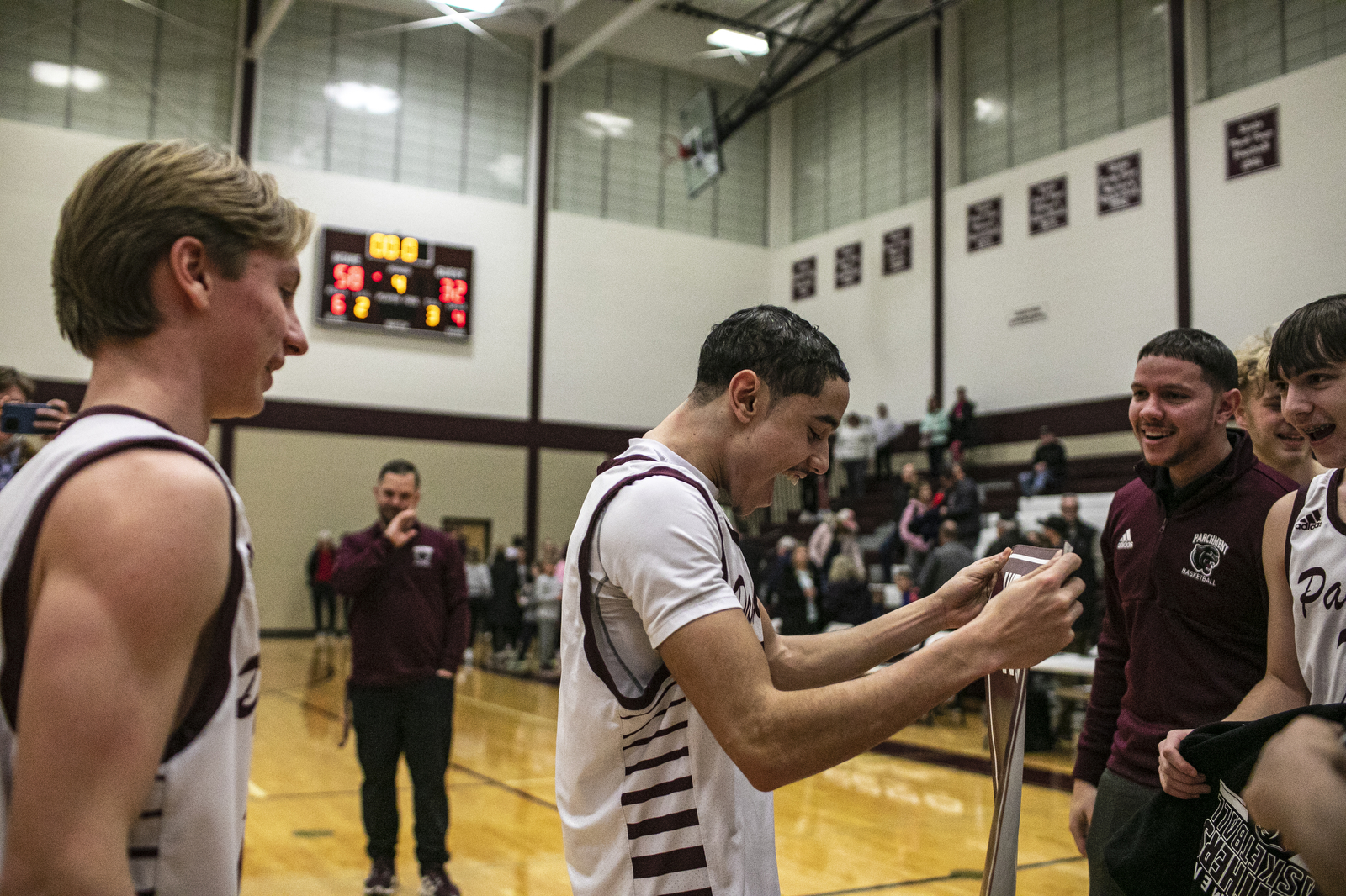 Parchment Panthers boys basketball defeats Kalamazoo Christian Comets