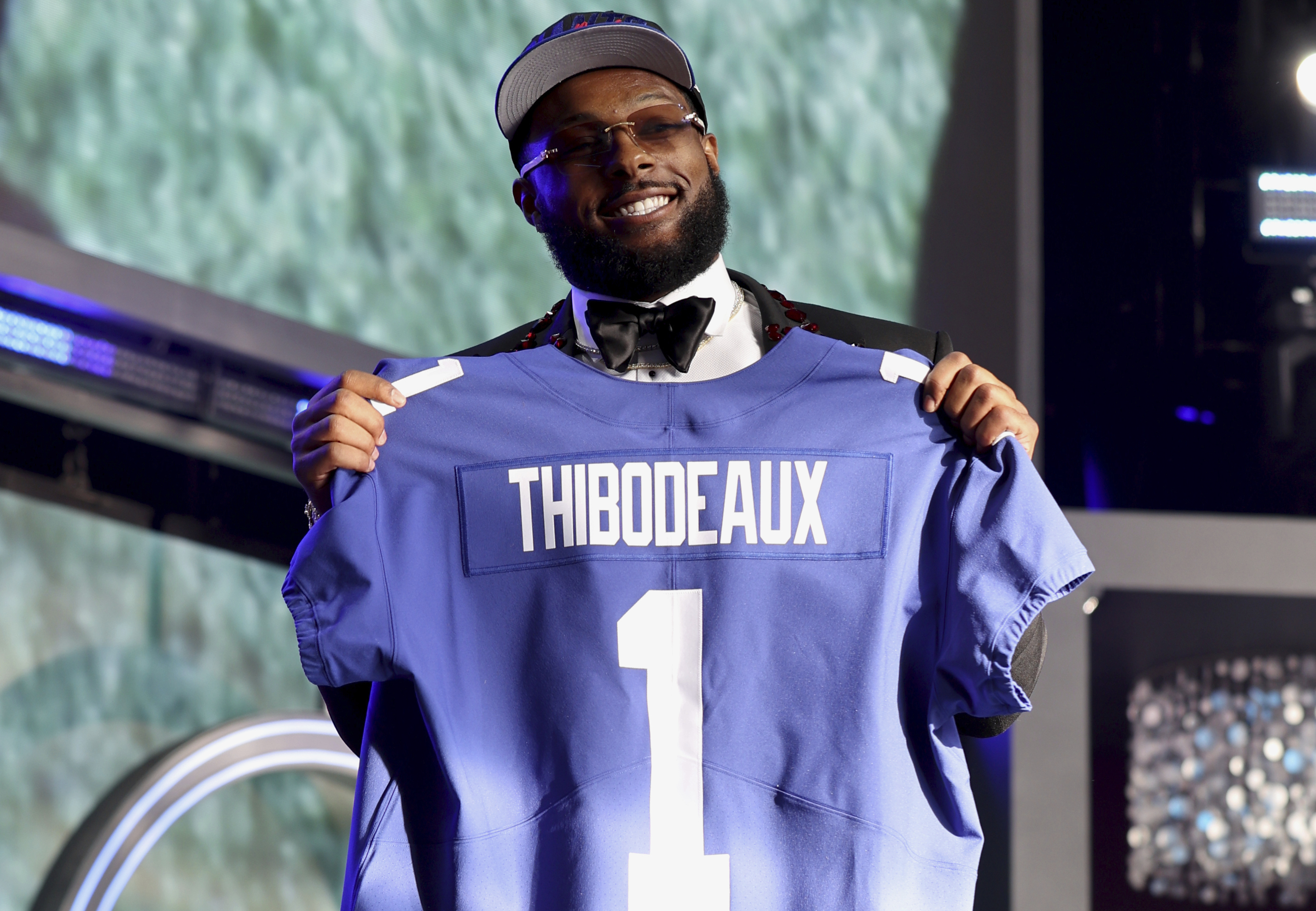 Oregon defensive end Kayvon Thibodeaux holds up a jersey for the New York  Giants with the 5th pick in the NFL football draft on Thursday, April, 28  2022 in Las Vegas. (AP