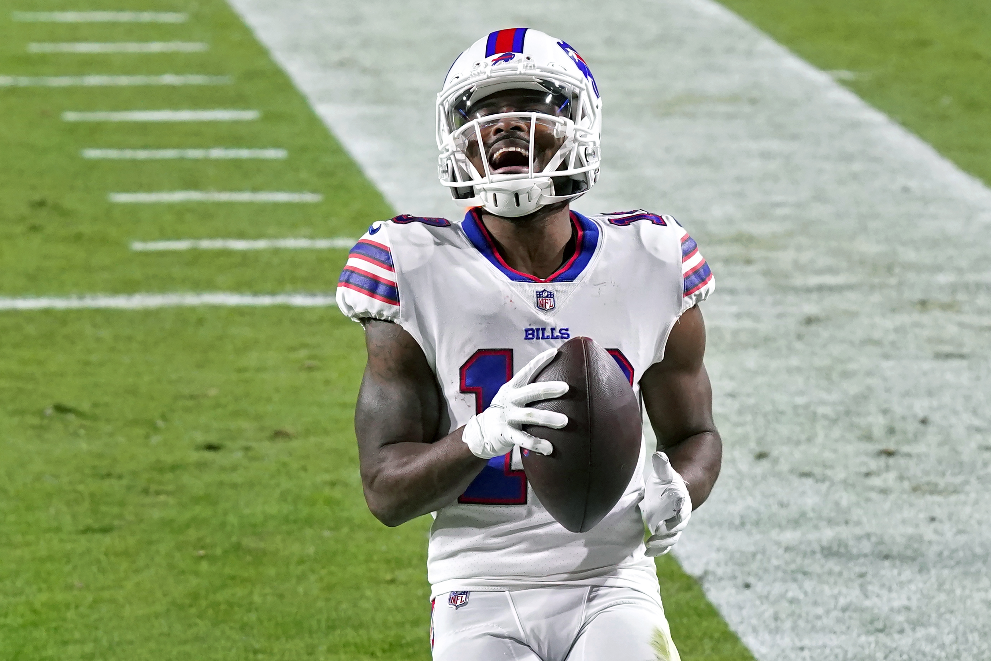 Isaiah McKenzie re-signs with Buffalo Bills on two-year contract