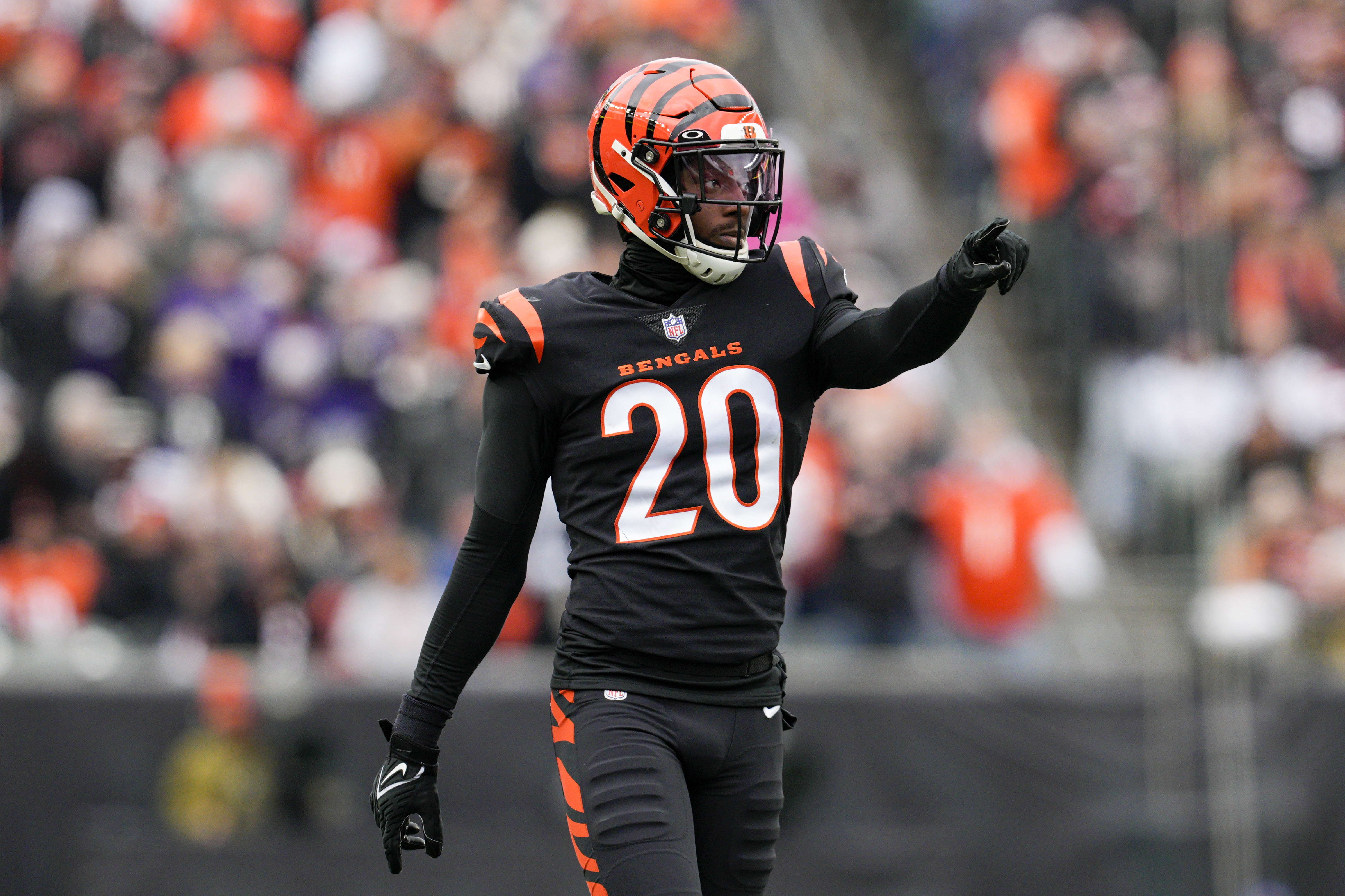 Reports: Former Bengals CB Eli Apple signs 1-year deal with Dolphins