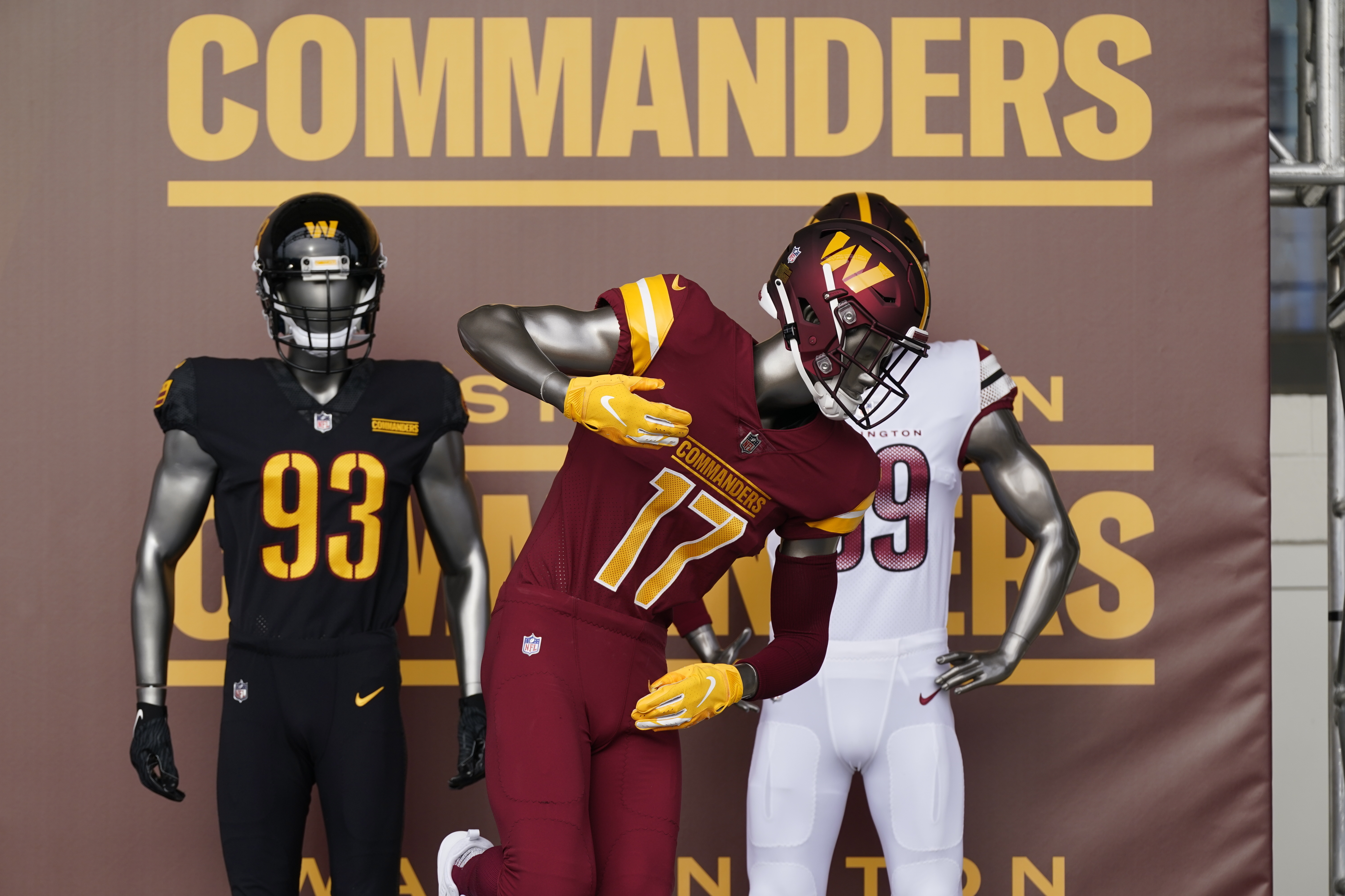 Washington's NFL team unveils nickname as Commanders