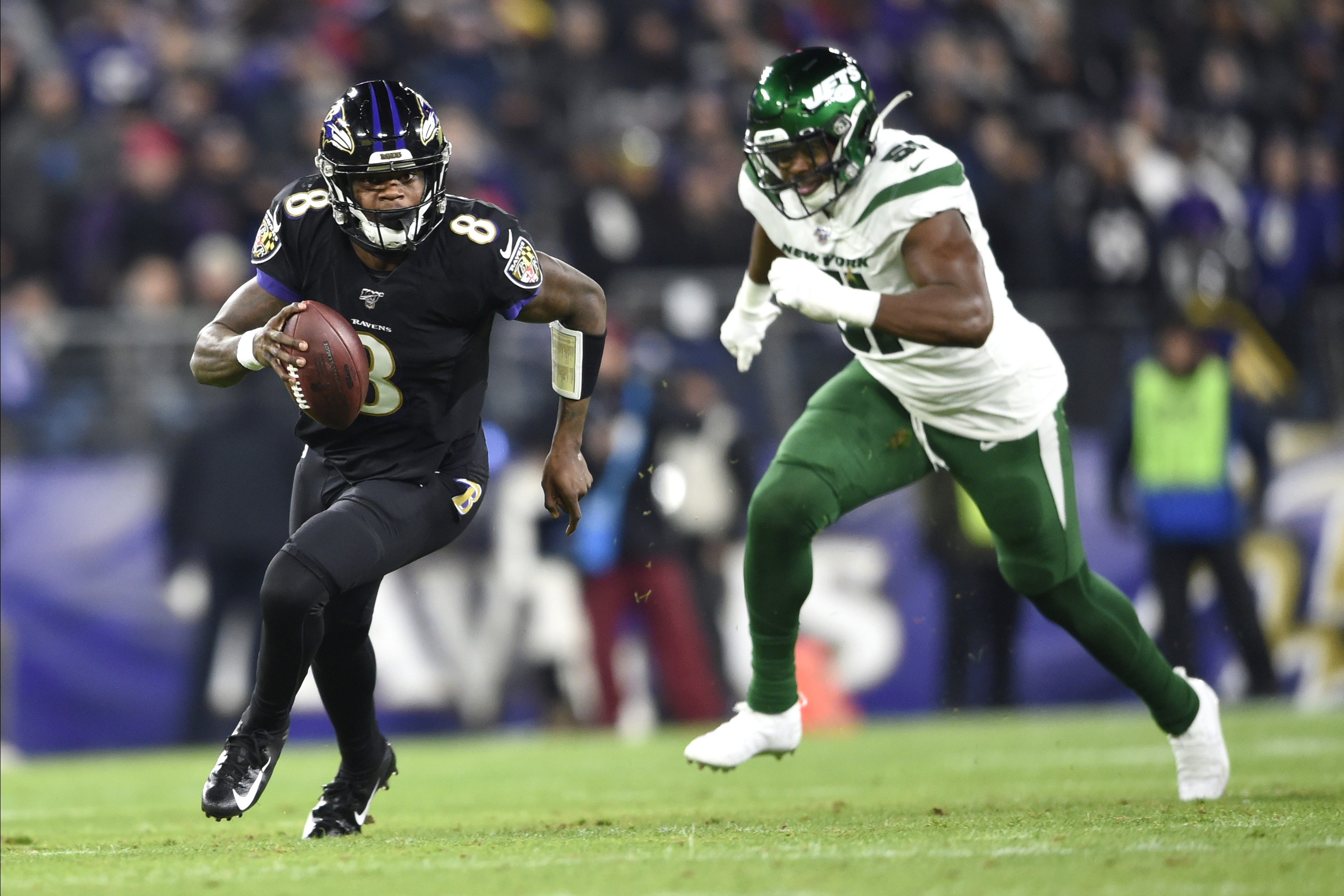 Lamar Jackson throws 5 TDs, sets all-time record as the Baltimore