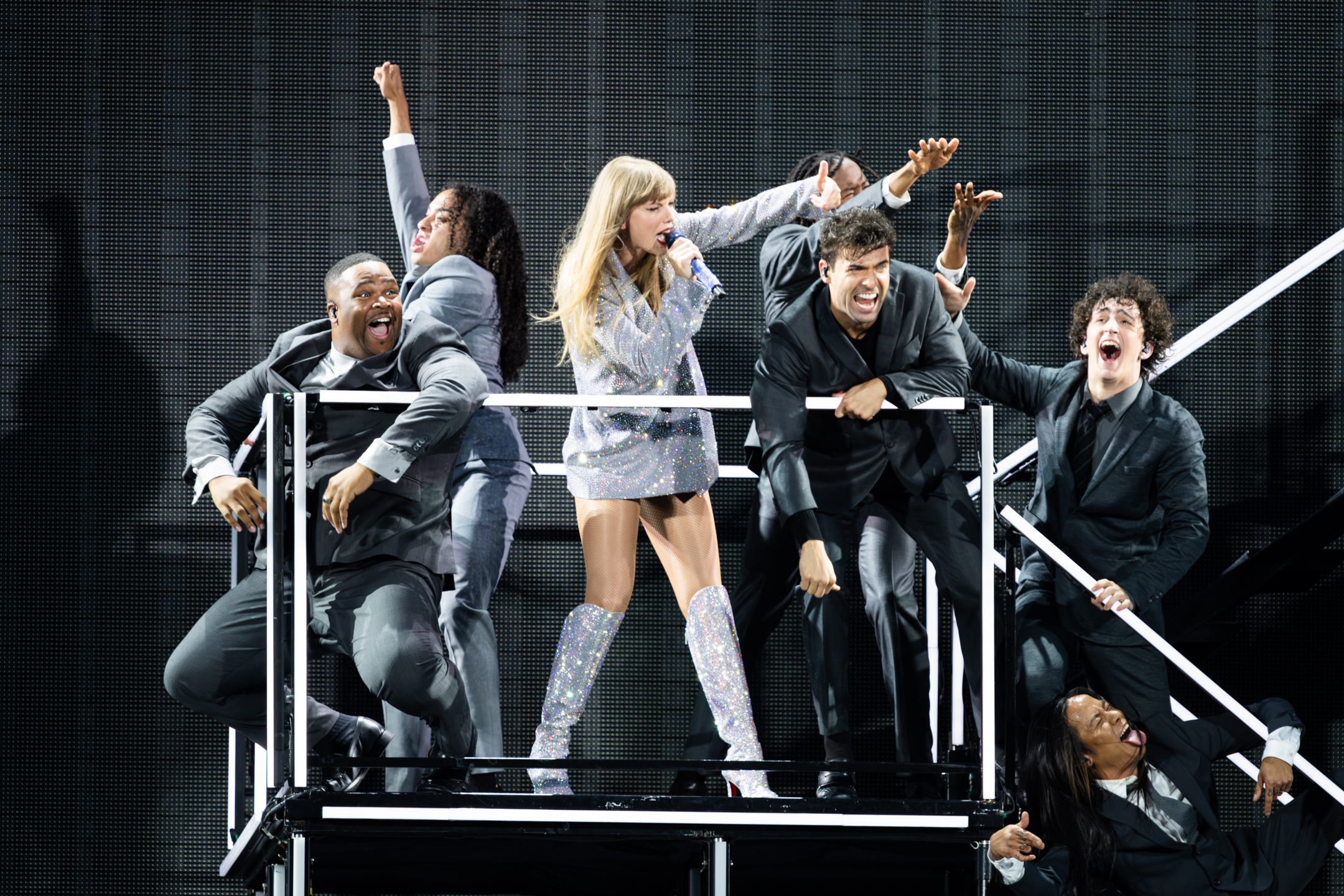 Taylor Swift reveals Philadelphia Eagles fandom at Lincoln