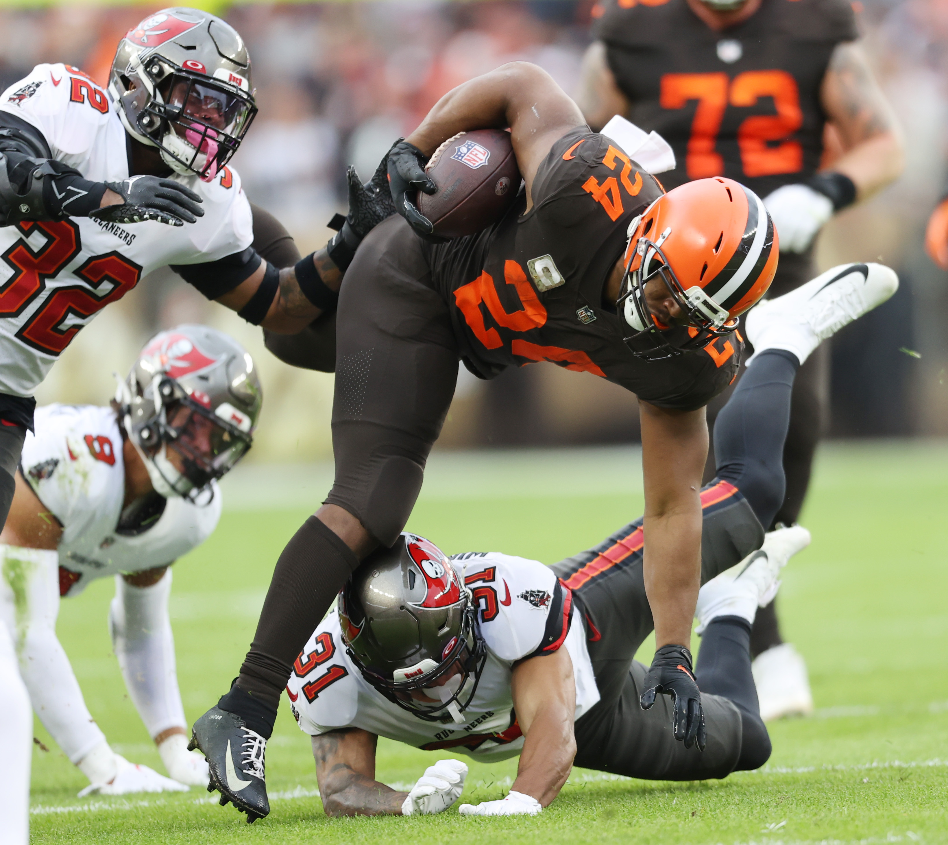 Browns running back Nick Chubb is believed to have only 1 torn ligament, AP  source says – WKRG News 5