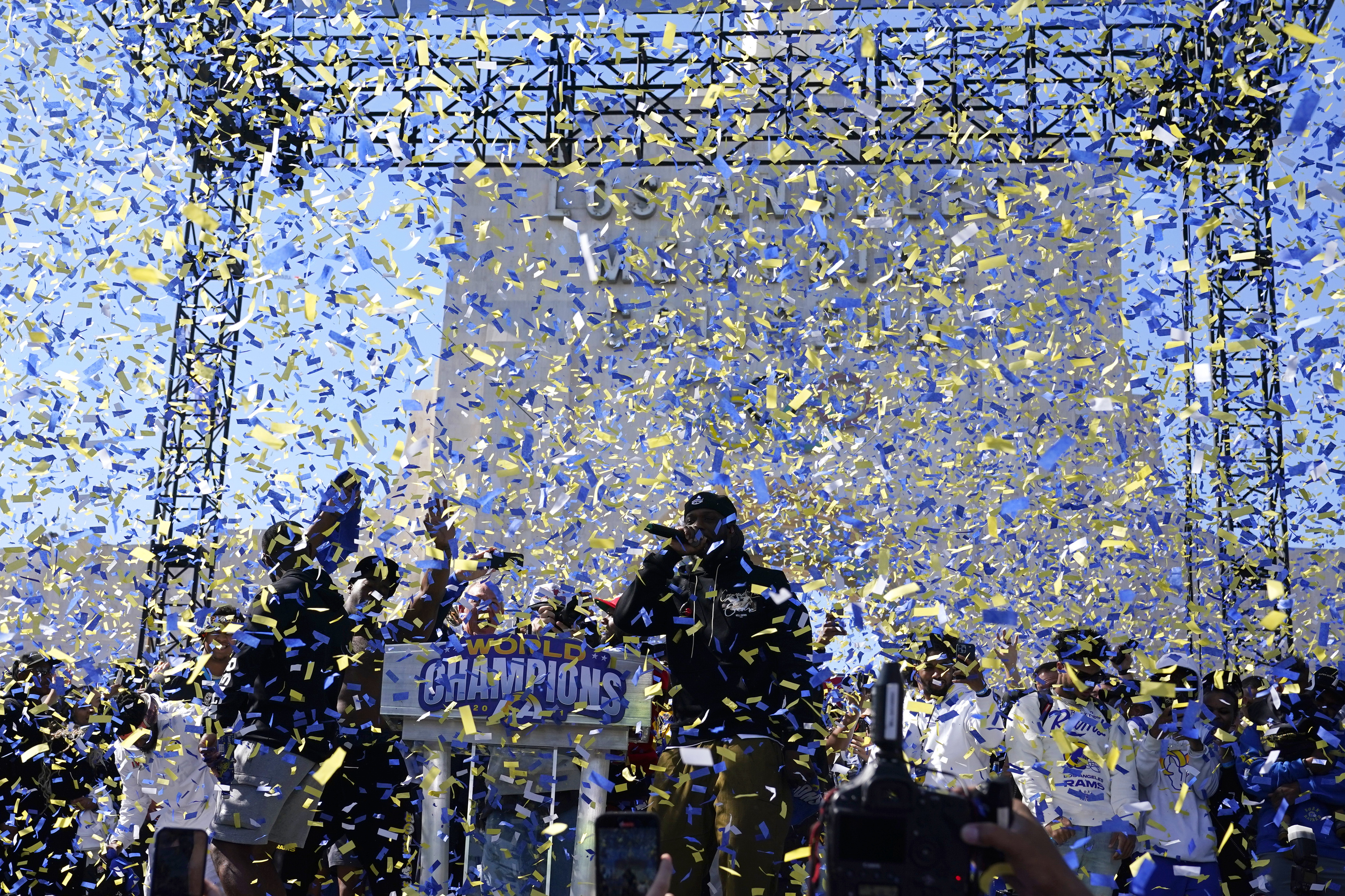 Rams fans cheer Super Bowl champs at LA victory parade 