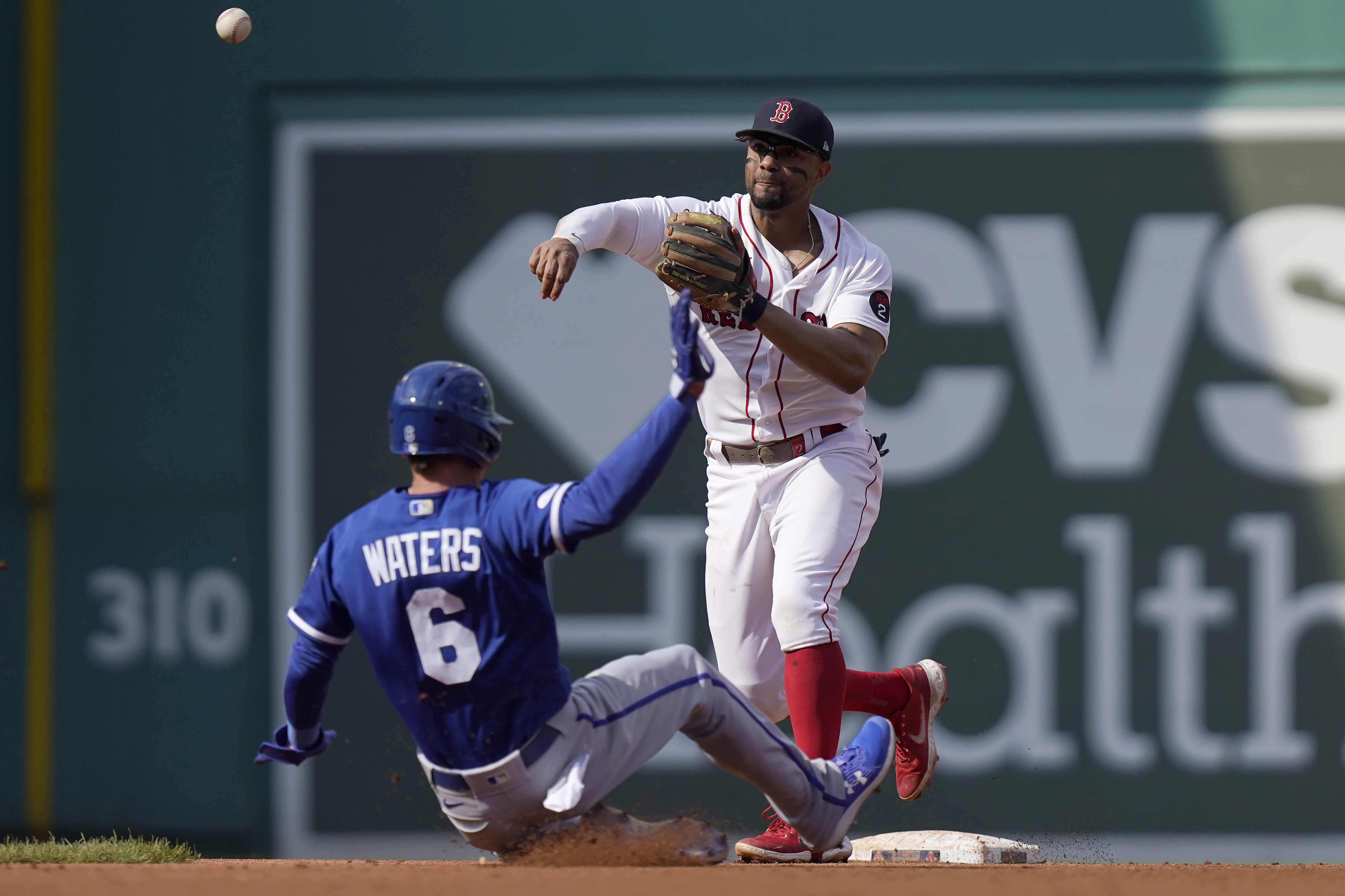 Red Sox's Xander Bogaerts named Gold Glove finalist for first time