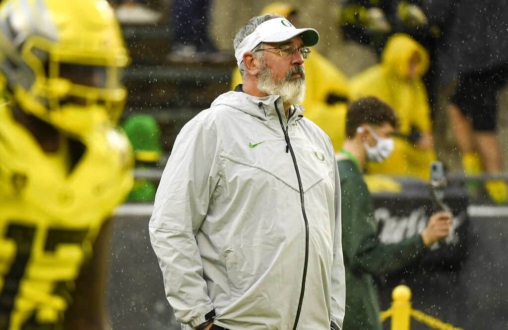 Oregon offensive coordinator Joe Moorhead returns to sideline during  pregame, continues recovery from emergency surgery 2 months ago 