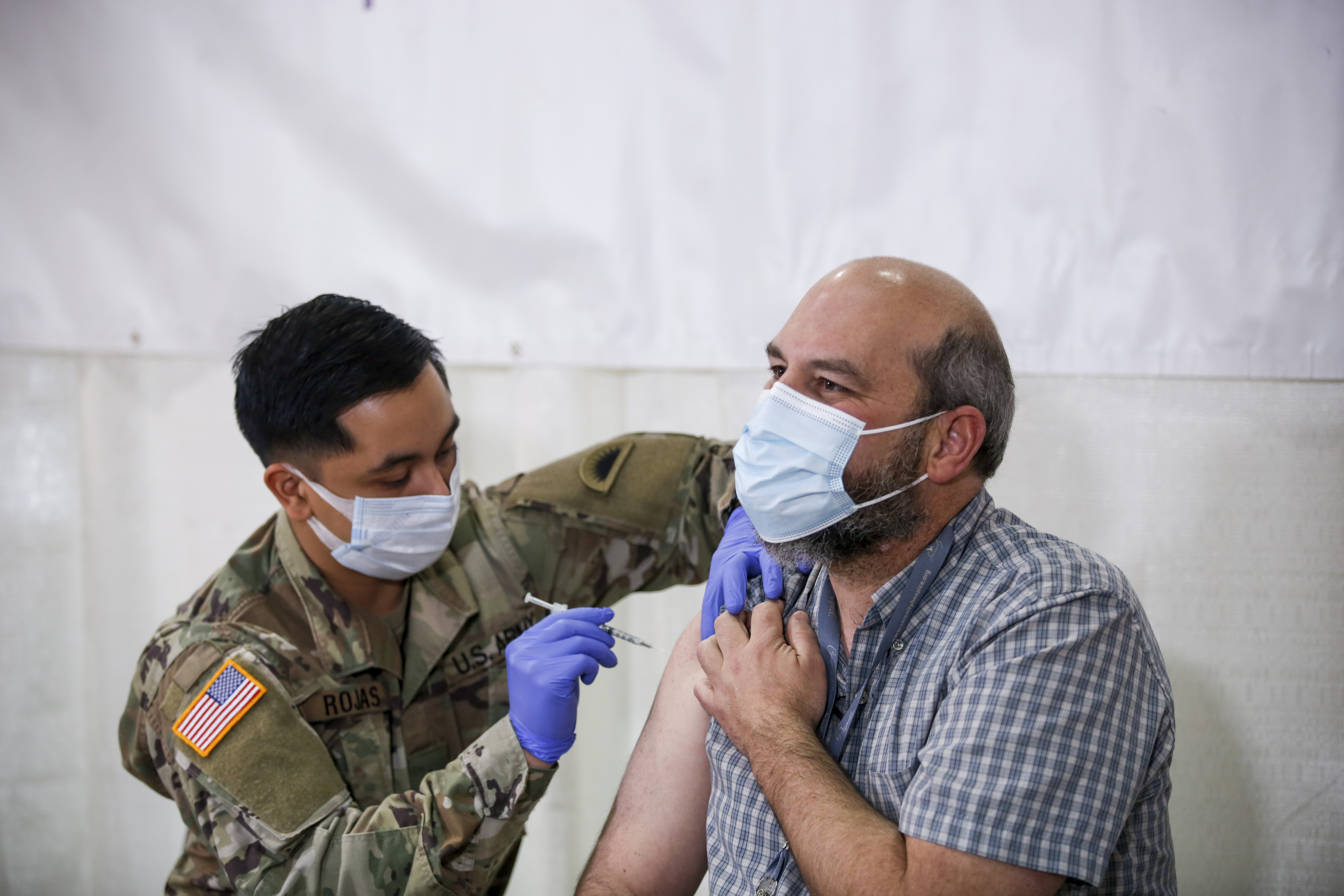 Gov. Brown visits vaccination clinic at Oregon State Fairgrounds ...
