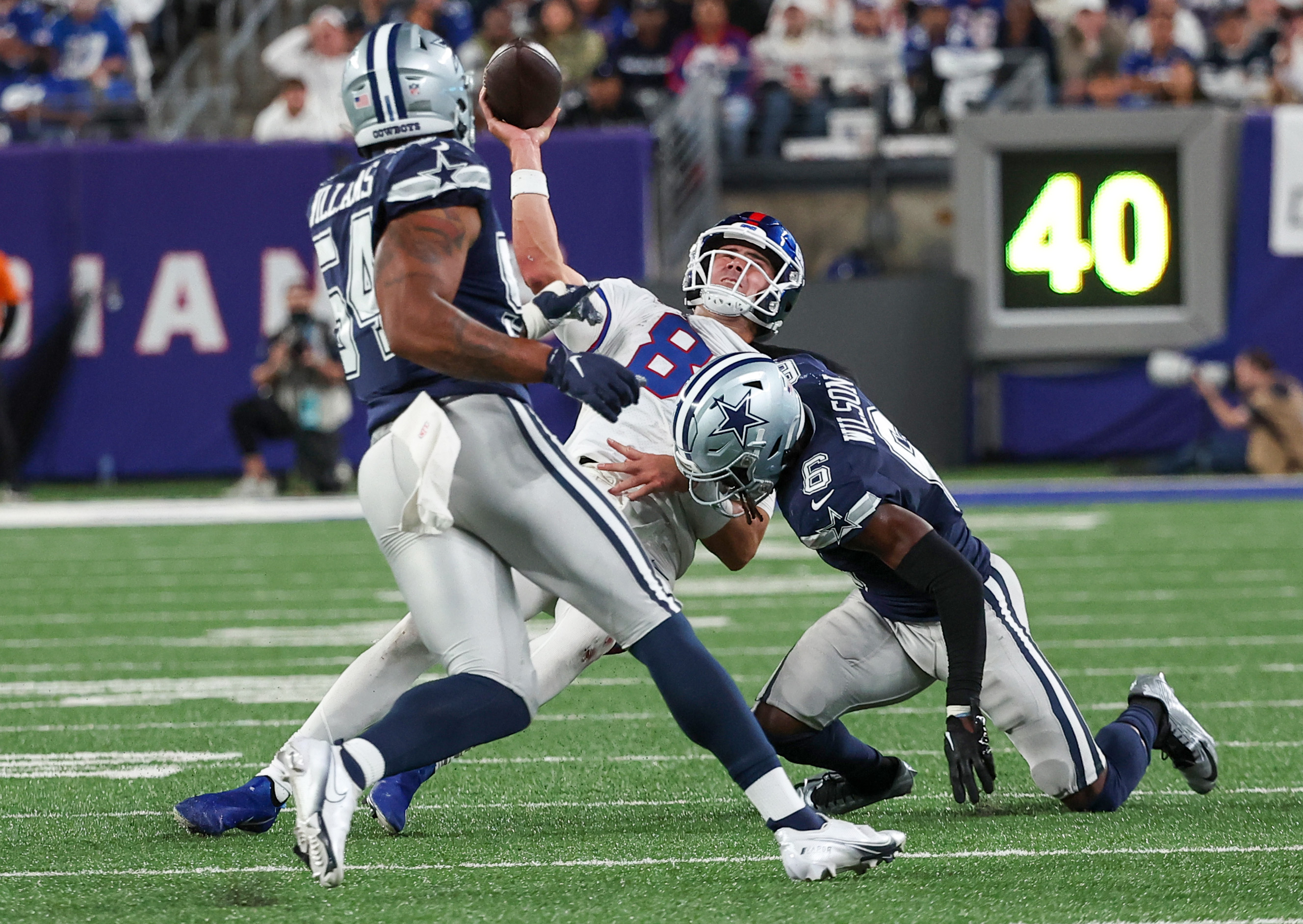 Daniel Jones was pressured on 67% of his drop backs vs. the Cowboys but  there were plays when the pocket was clean that he did not  execute[MarshalGreen] : r/NYGiants